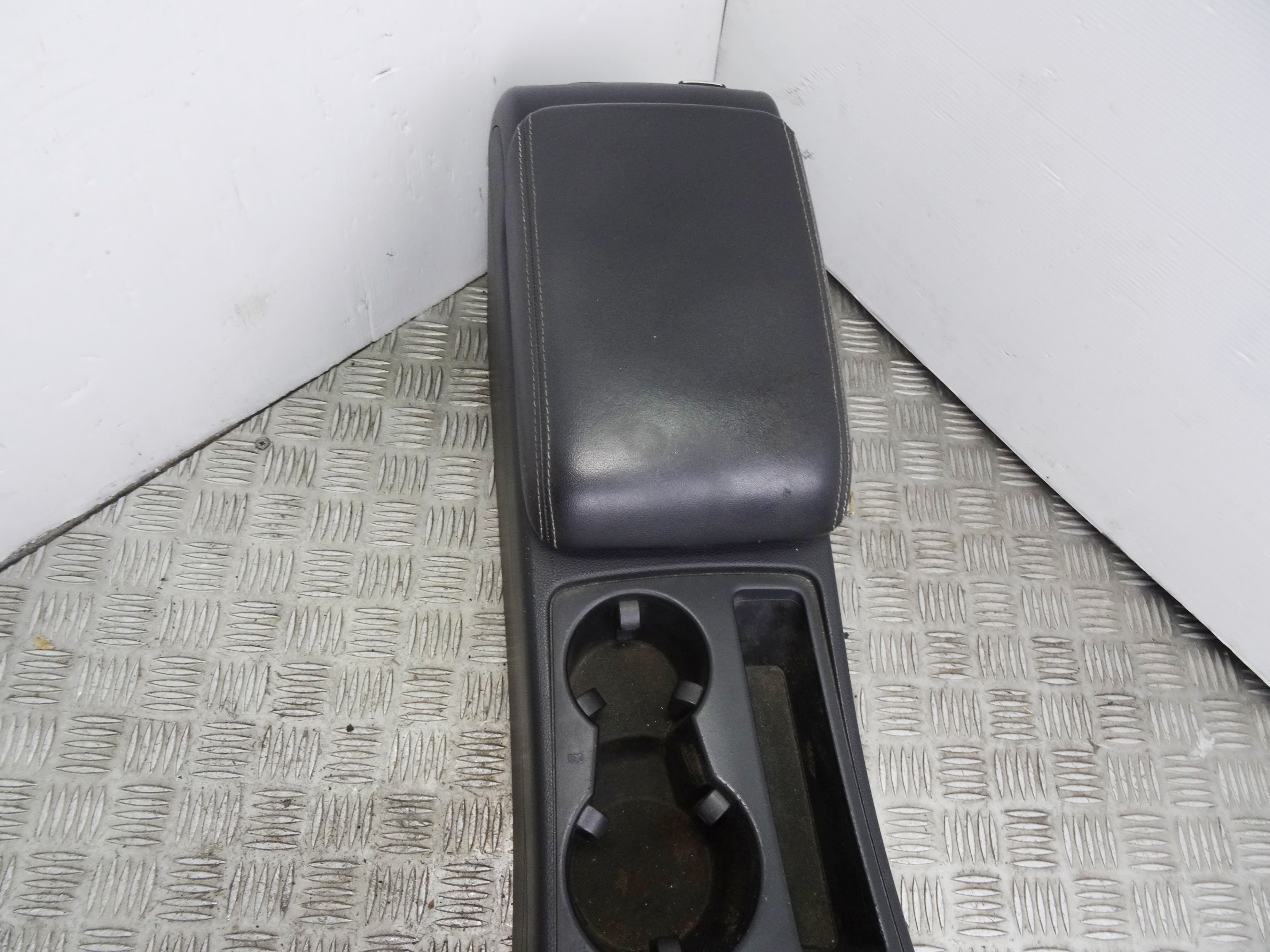 Apoyabrazos central, Audi A5 Coupe (8T) 2.7 TDI 2008, 8K0864981F usado 3