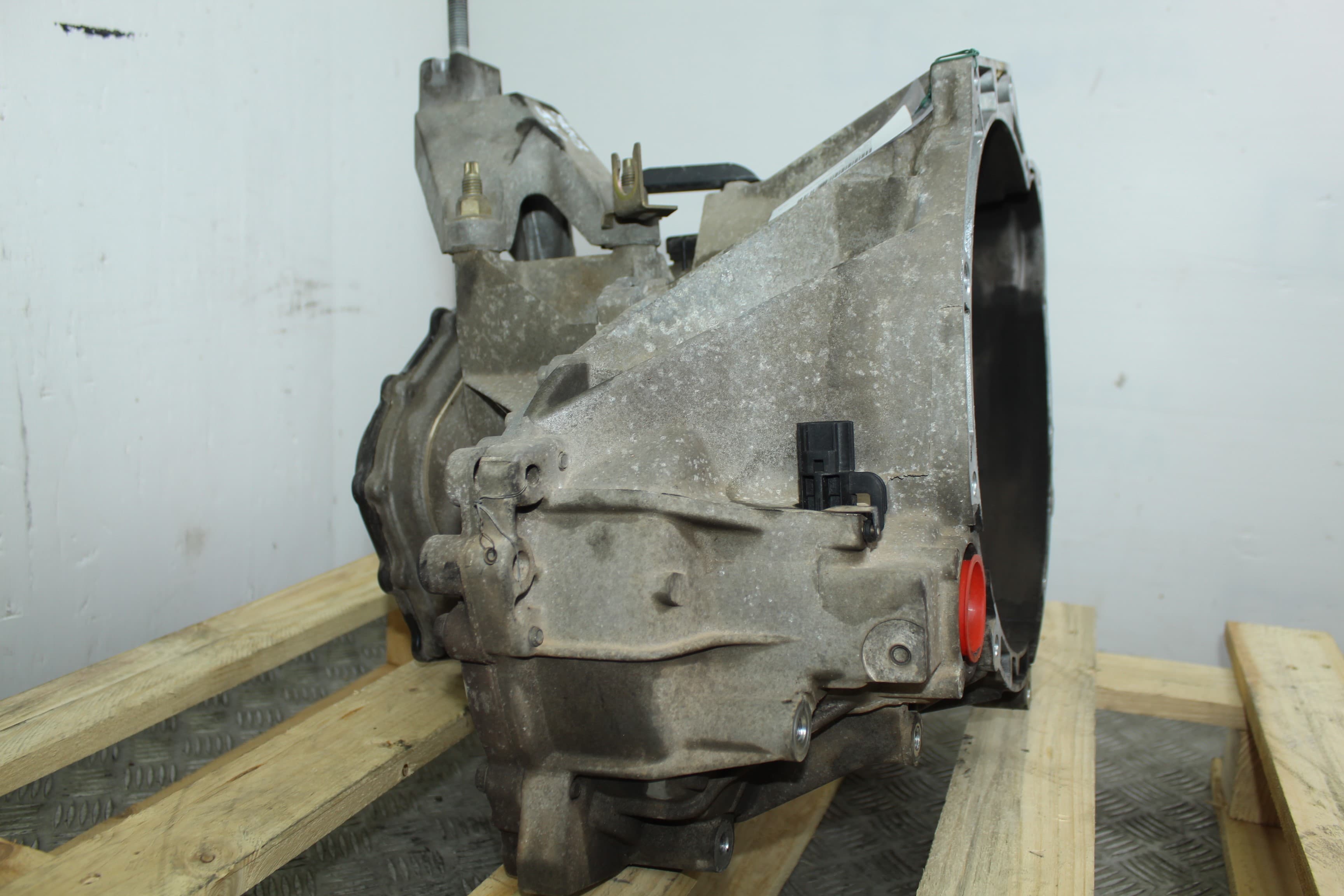 Caja cambios, Ford Focus Berlina (Cak) Ambiente 1998, XS4R7002AD usado 3