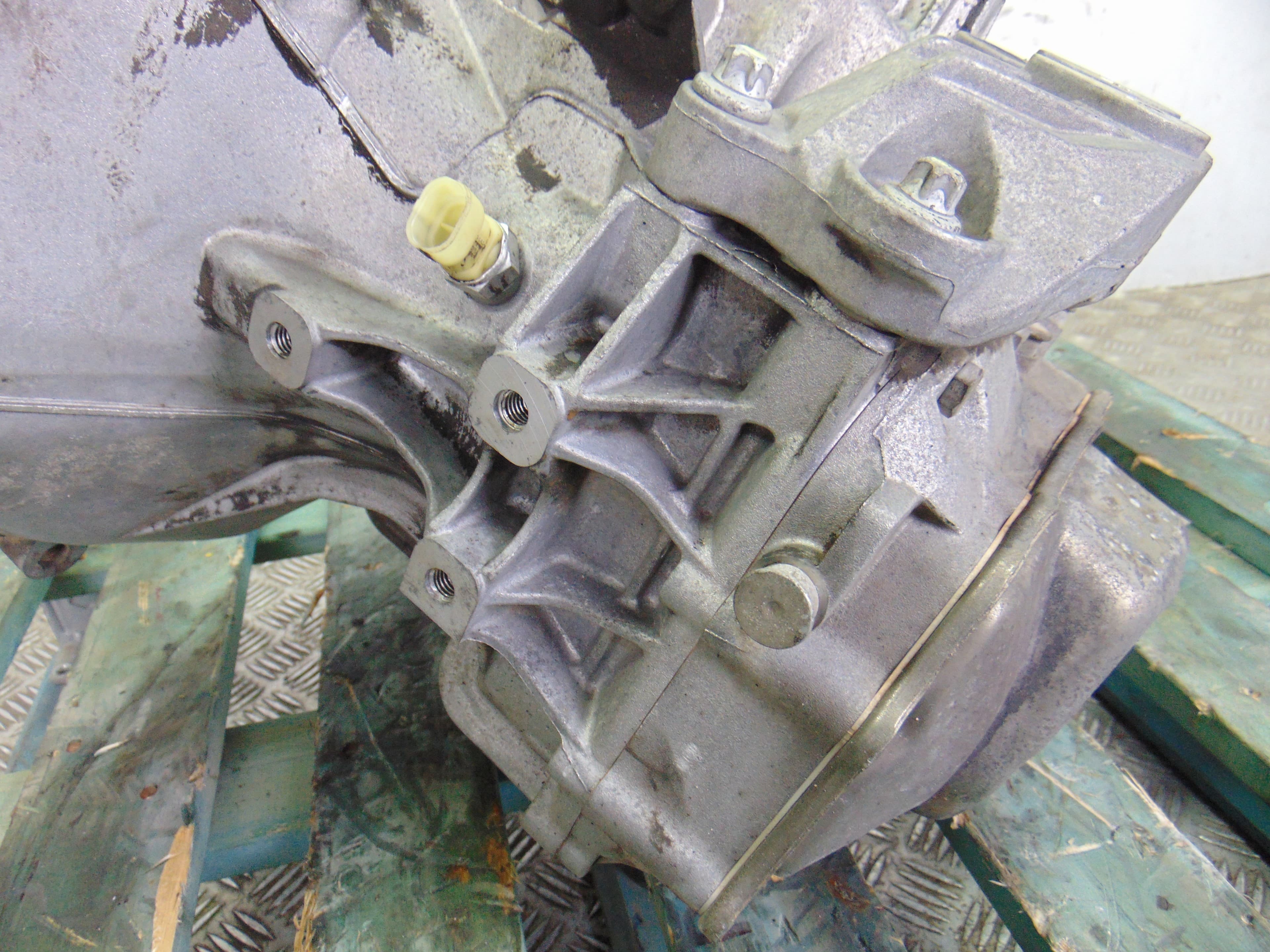 Caja cambios, Opel Corsa C Blue Line 2005 usado 3