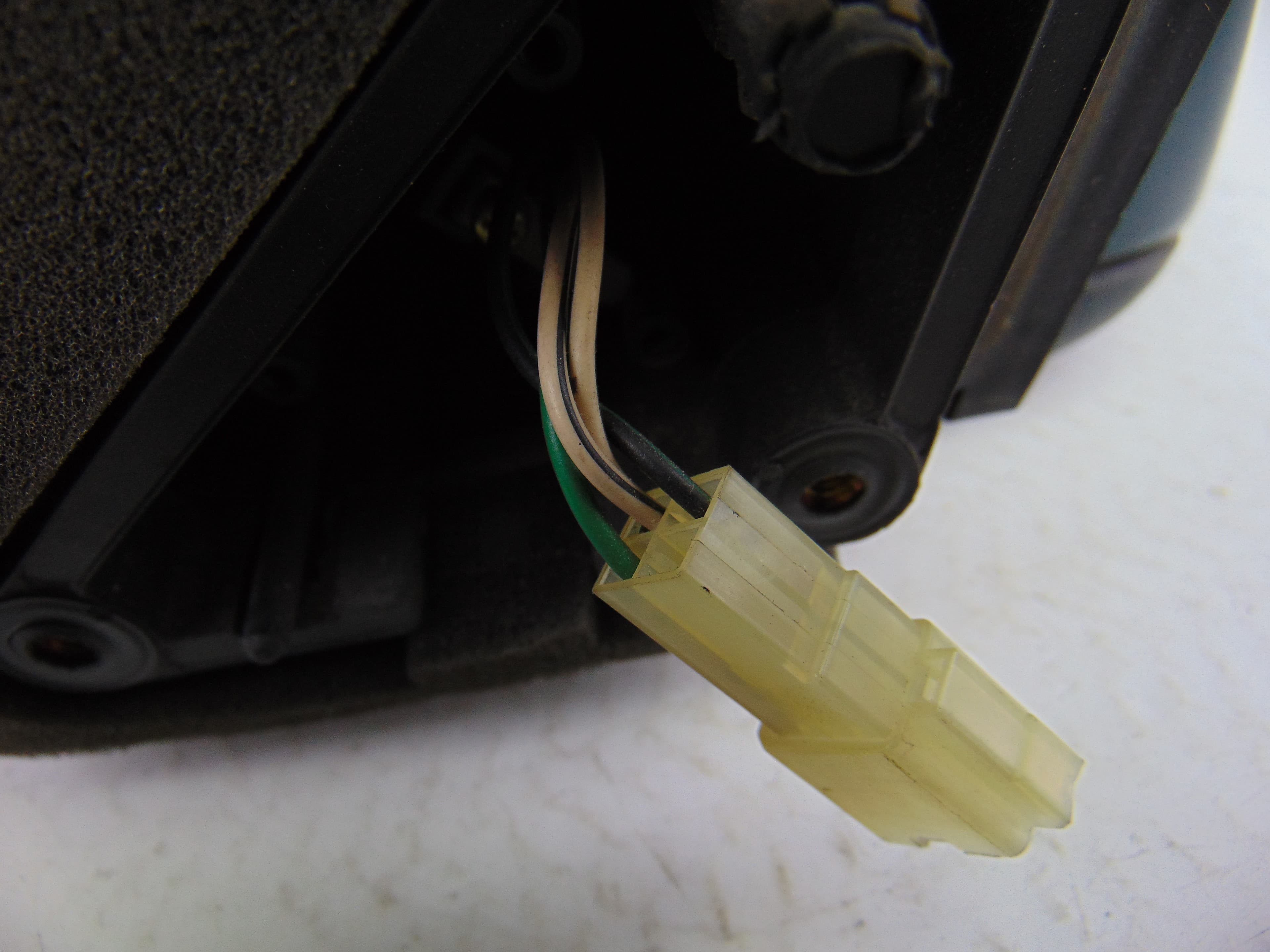 Retrovisor derecho, Kia Shuma 1.5 Comfort 5 Berlina 1999 usado 3