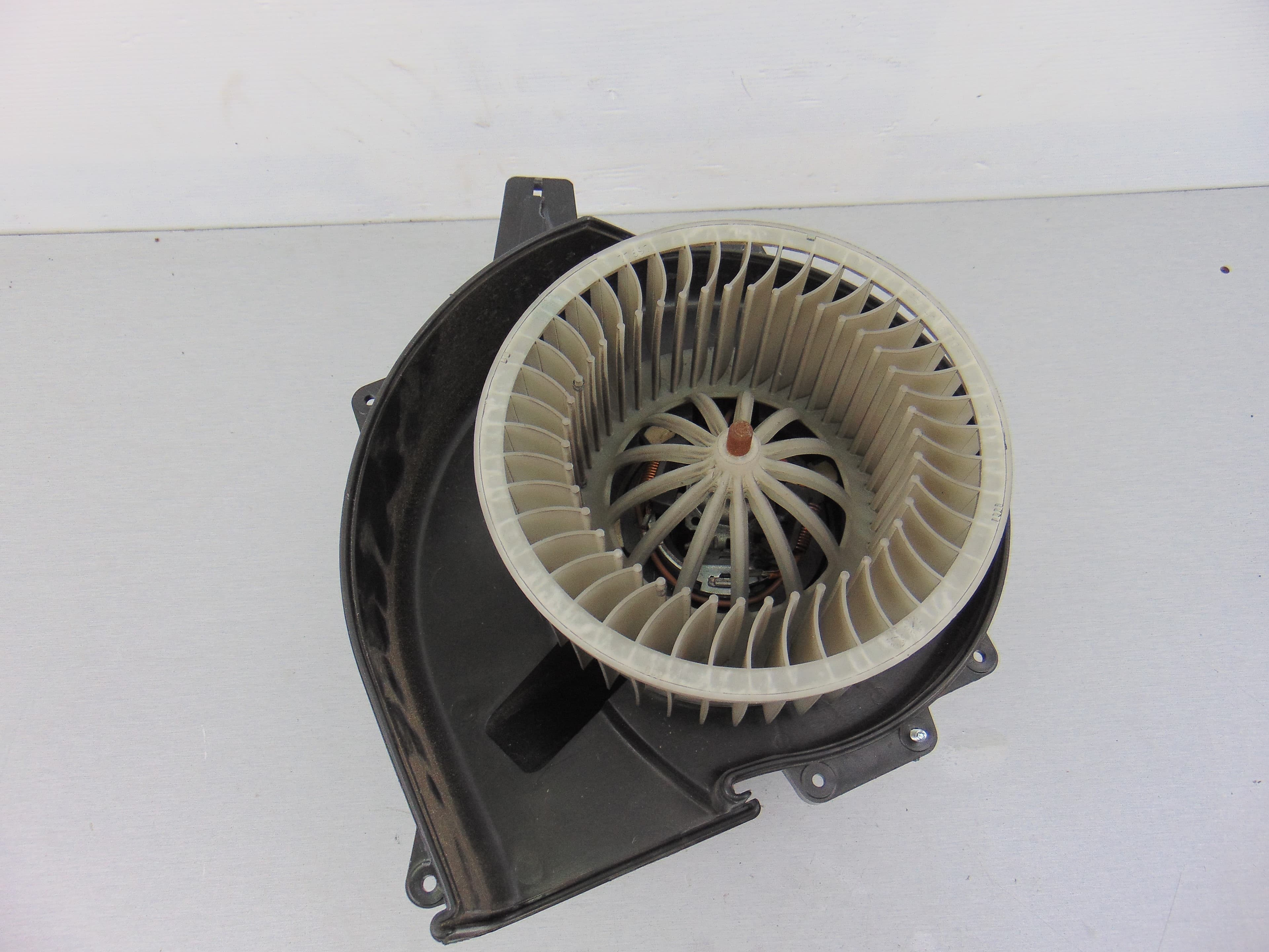 Motor calefaccion, Seat Ibiza St (6J8) Reference 2014, 6R1819015 usado 4