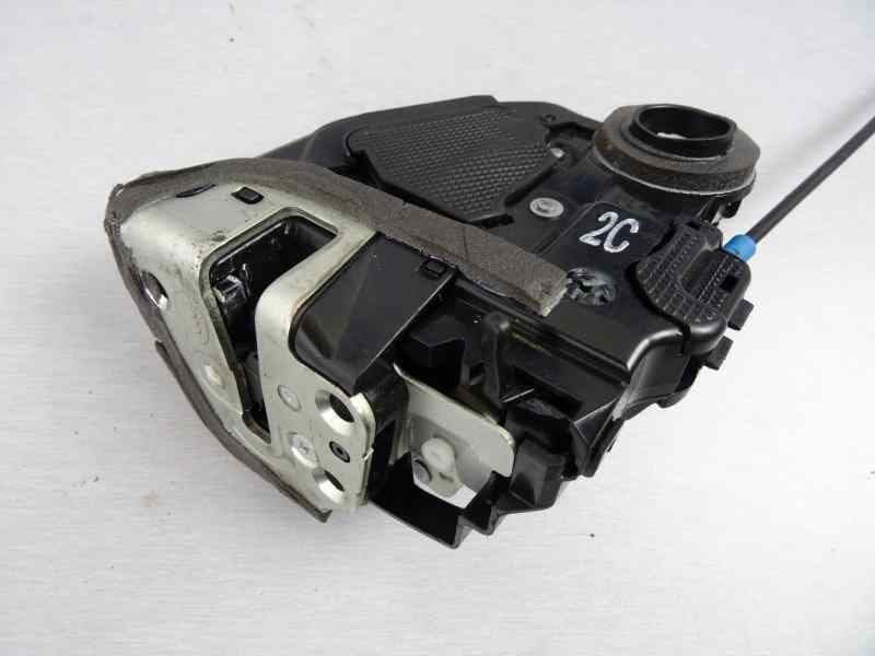 Cerradura puerta trasera izquierda, Toyota Auris (E15) Sol 2007 usado 4