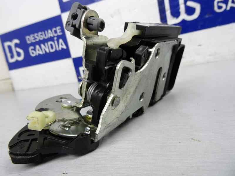 Cerradura puerta trasera izquierda, Opel Karl Selective 2017 usado 4
