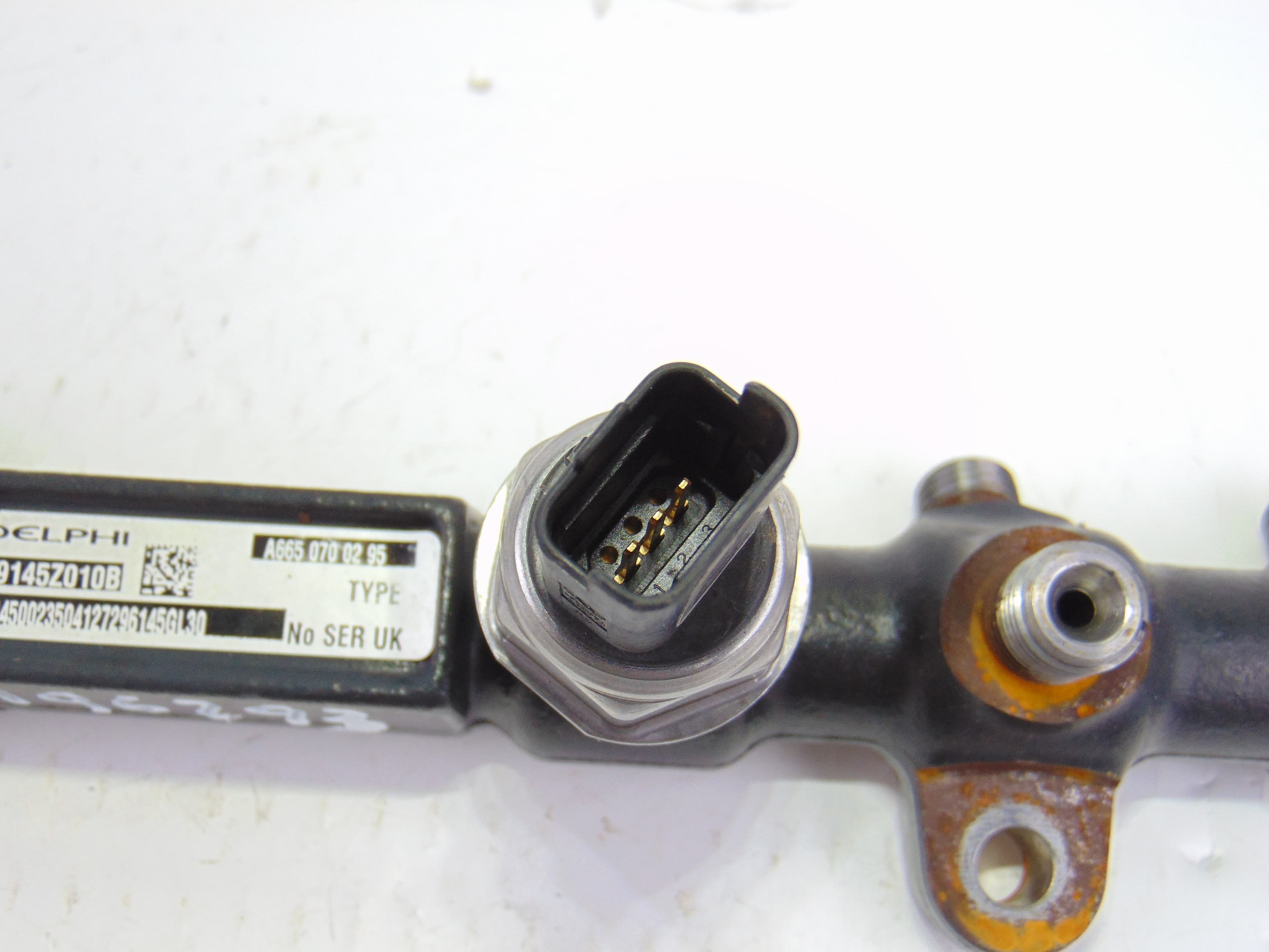 Rampa inyectora, R9145Z010B usado 4