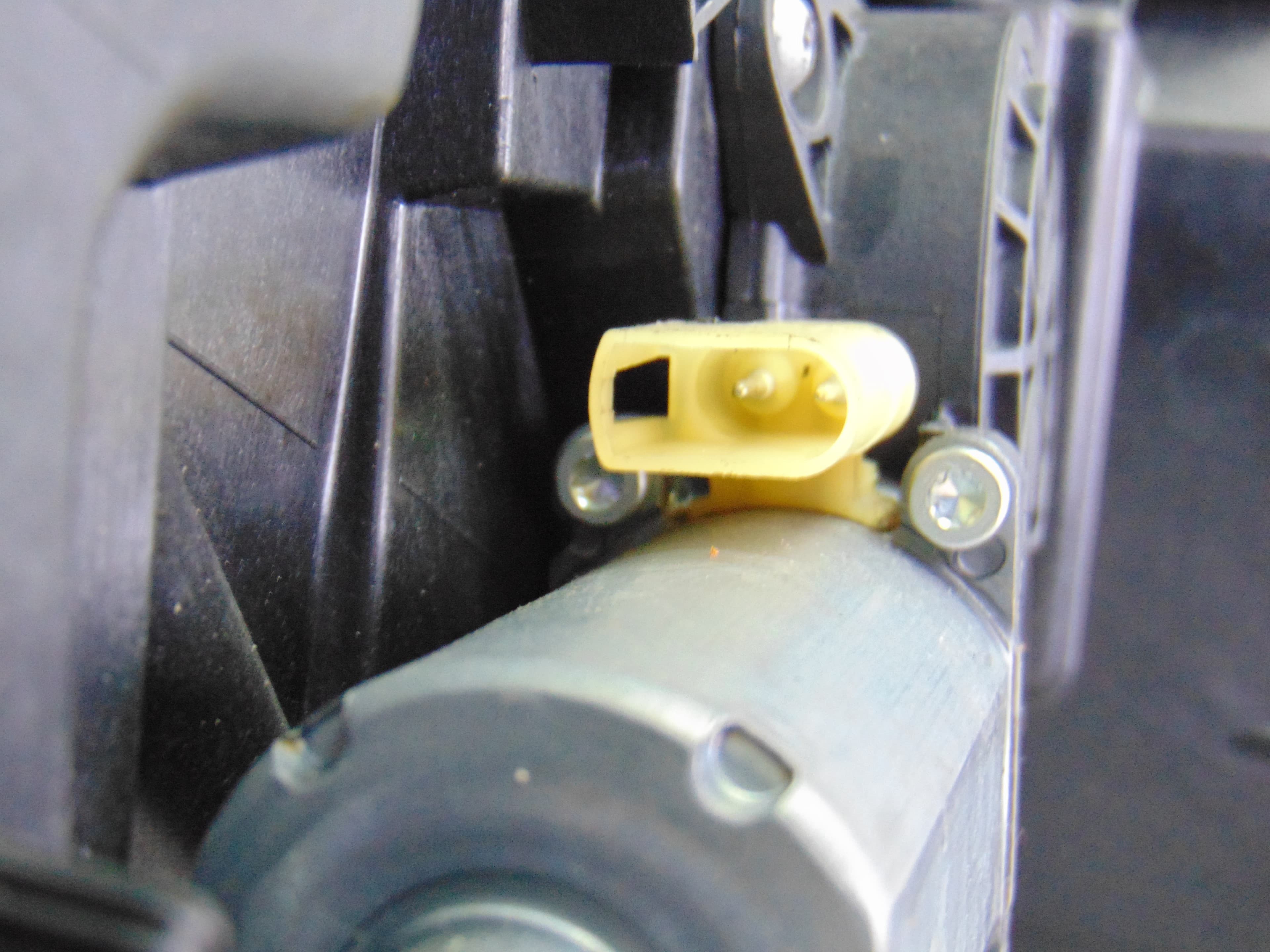 Elevalunas delantero izquierdo, Ford Fiesta (Cbk) Ambiente 2005 usado 4