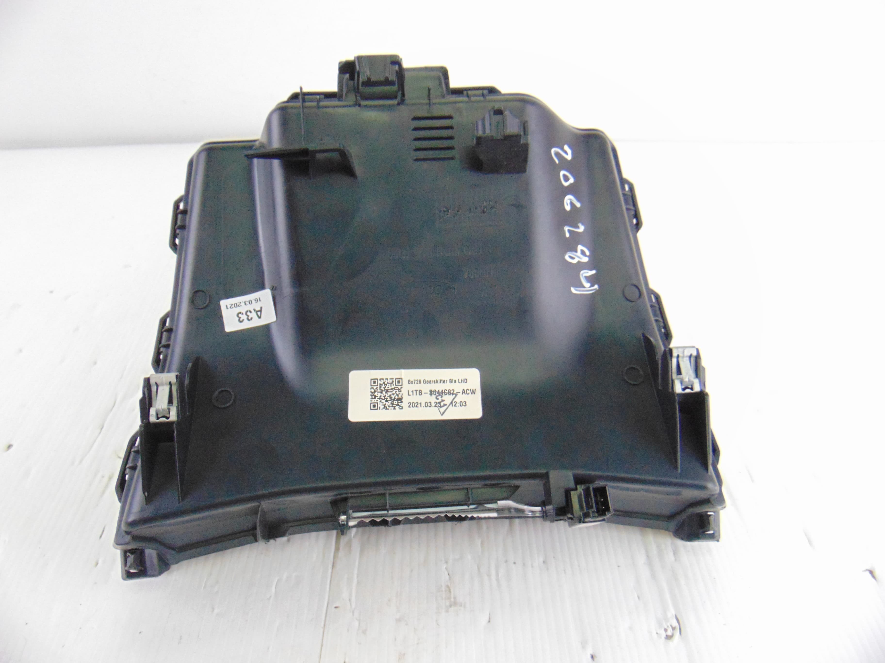 Guantera, Ford Puma Hybrid ST-Line 2021, L1TBS044C82ACW usado 4