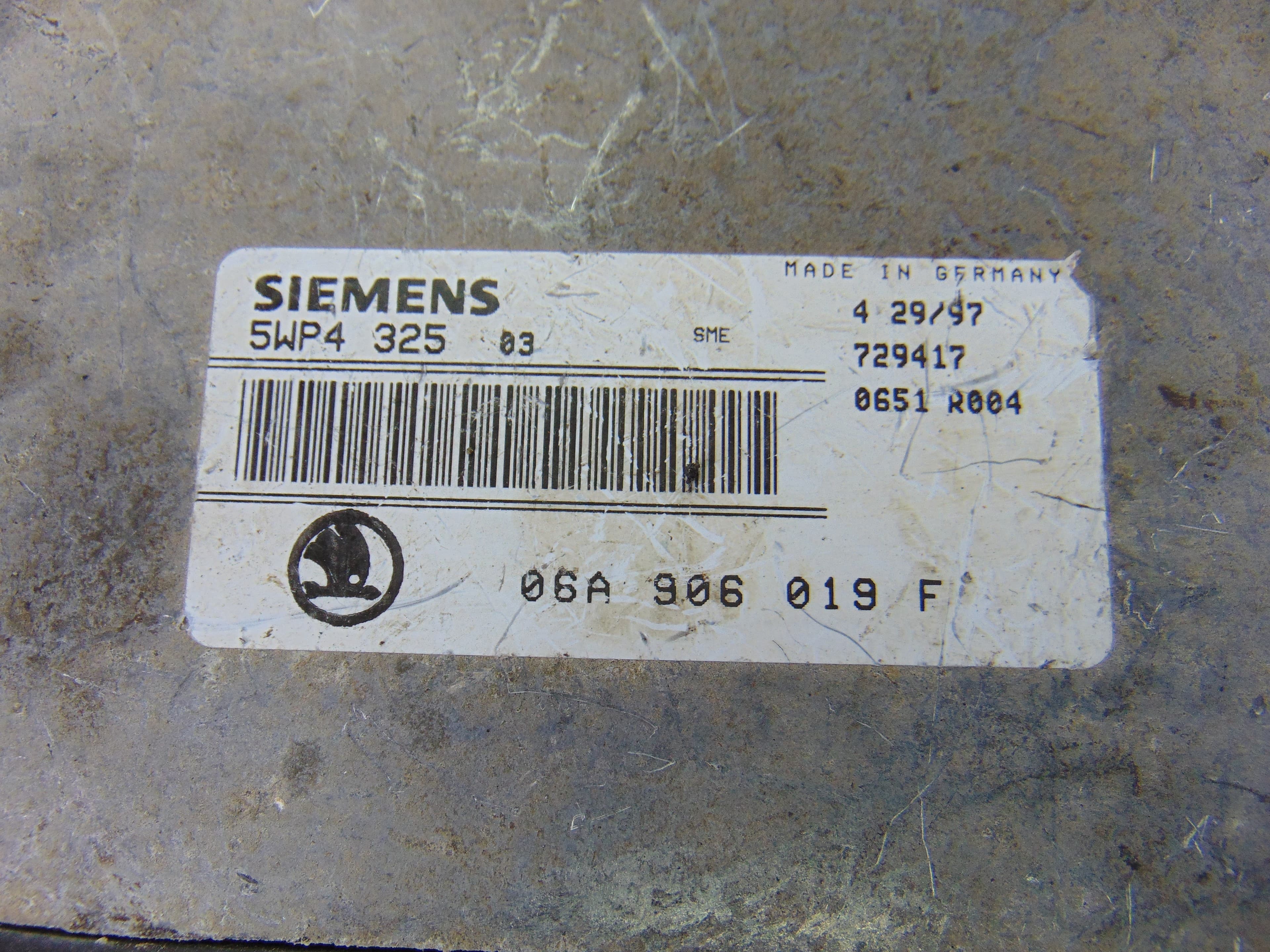 Centralita motor uce, 06A906019F usado 4