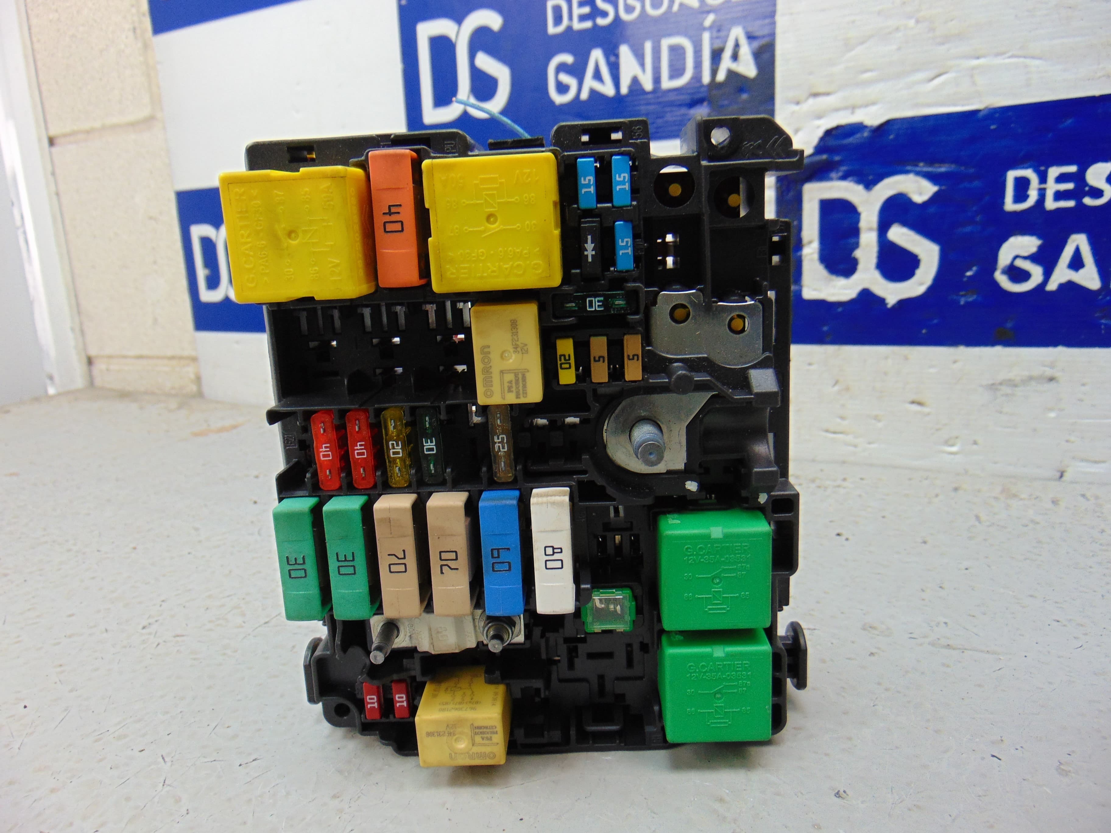 Caja reles / fusibles, Citroen C4 Cactus Feel 2014, 9804848480 usado 4