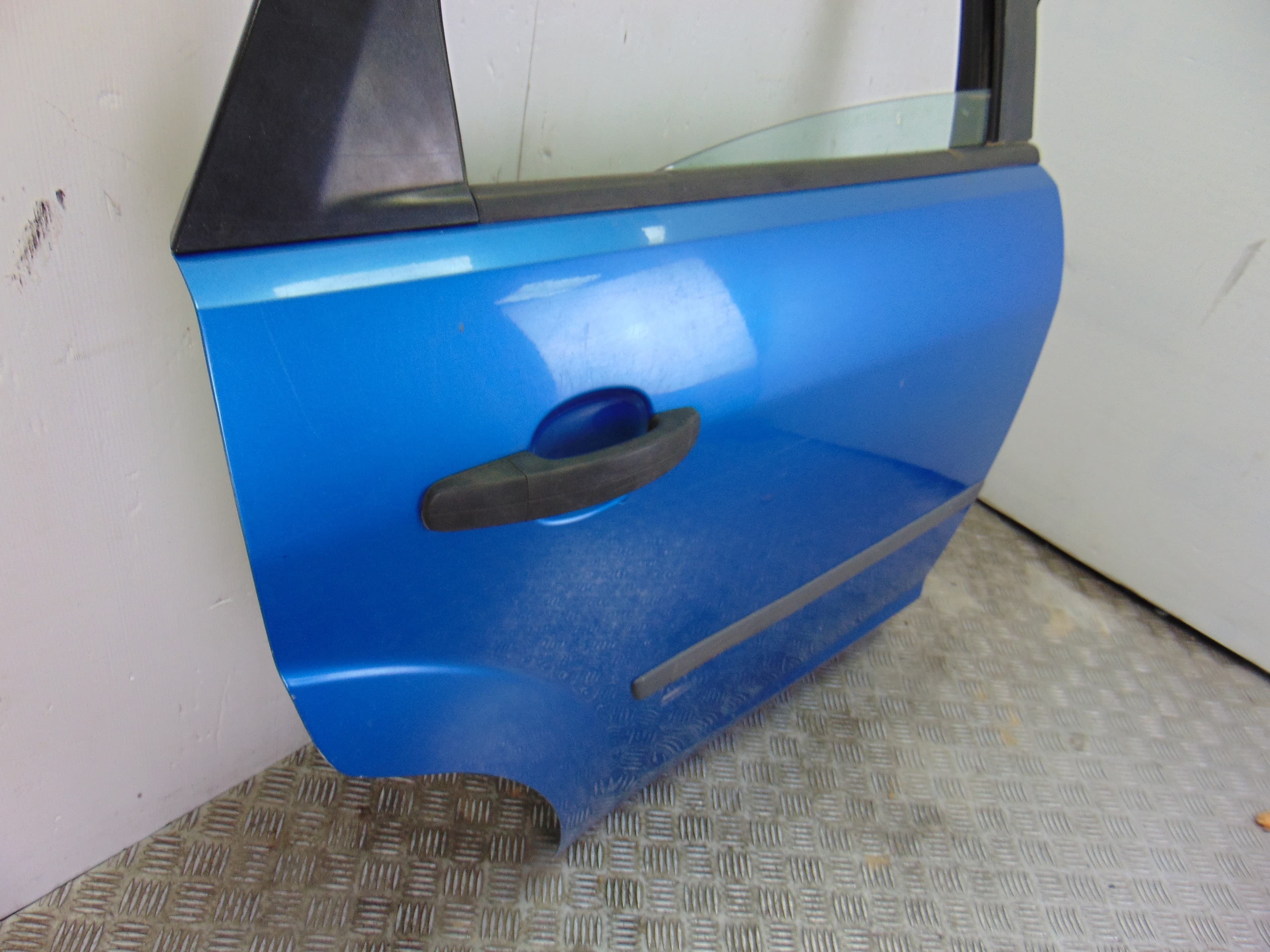 Puerta trasera derecha, Ford Focus Berlina (Cap) Trend 2005 usado 4