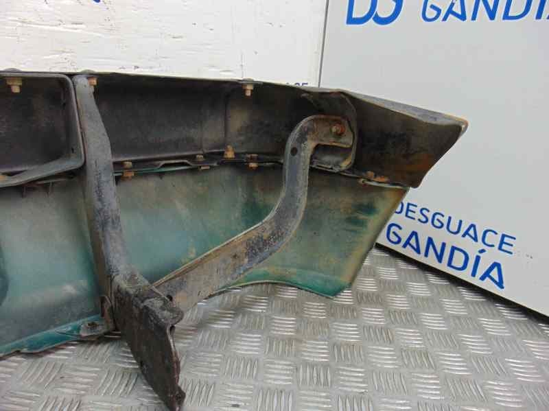 Paragolpes delantero usado 4