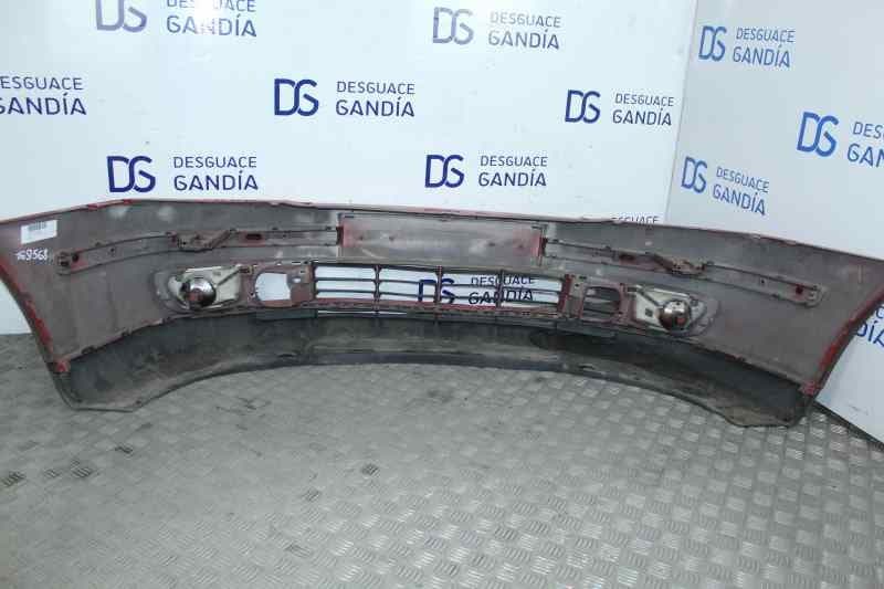 Paragolpes delantero usado 4