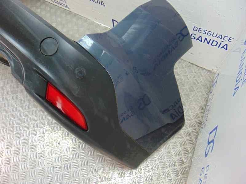 Paragolpes trasero usado 4