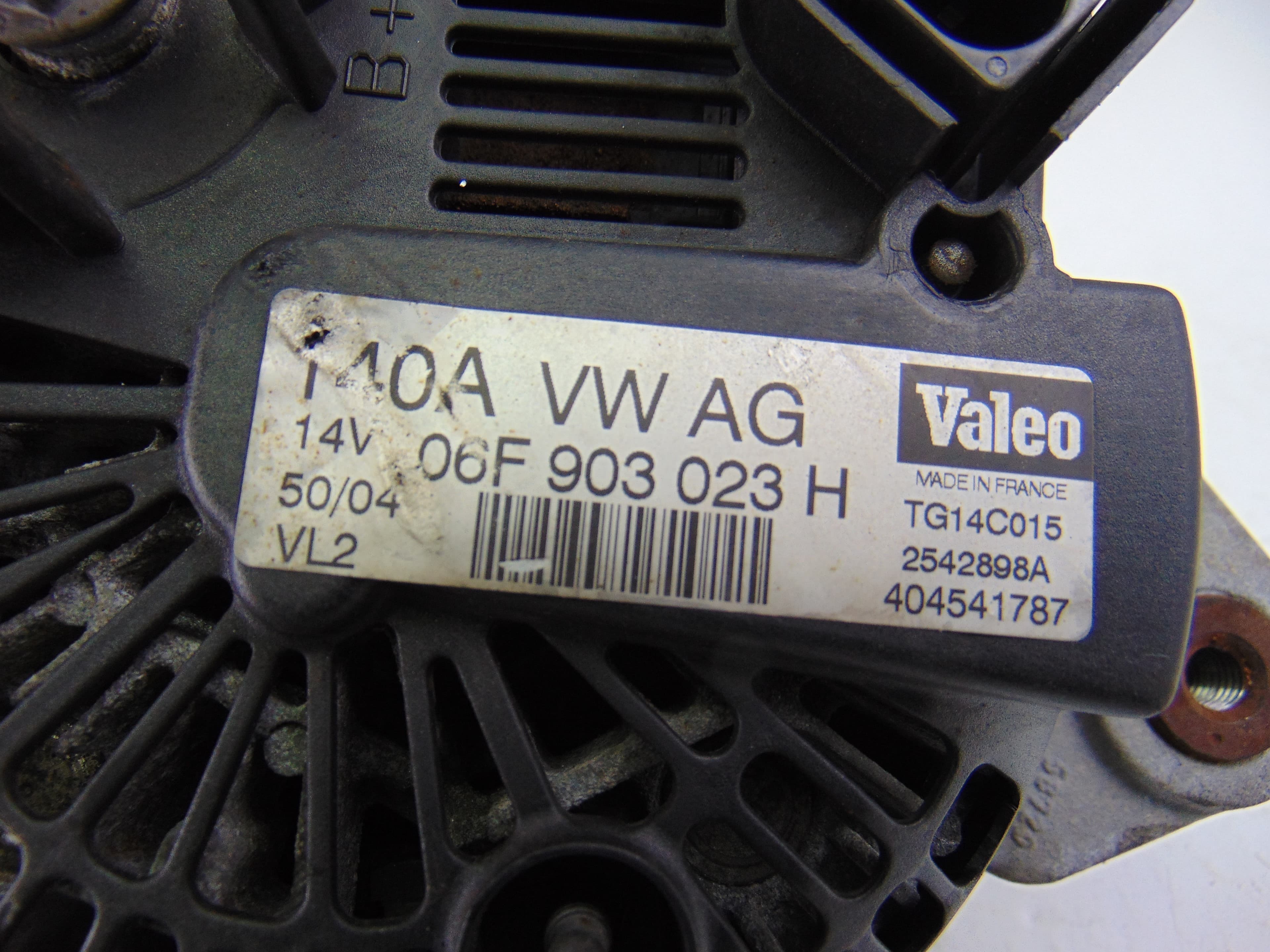 Alternador, 06F903023H usado 4
