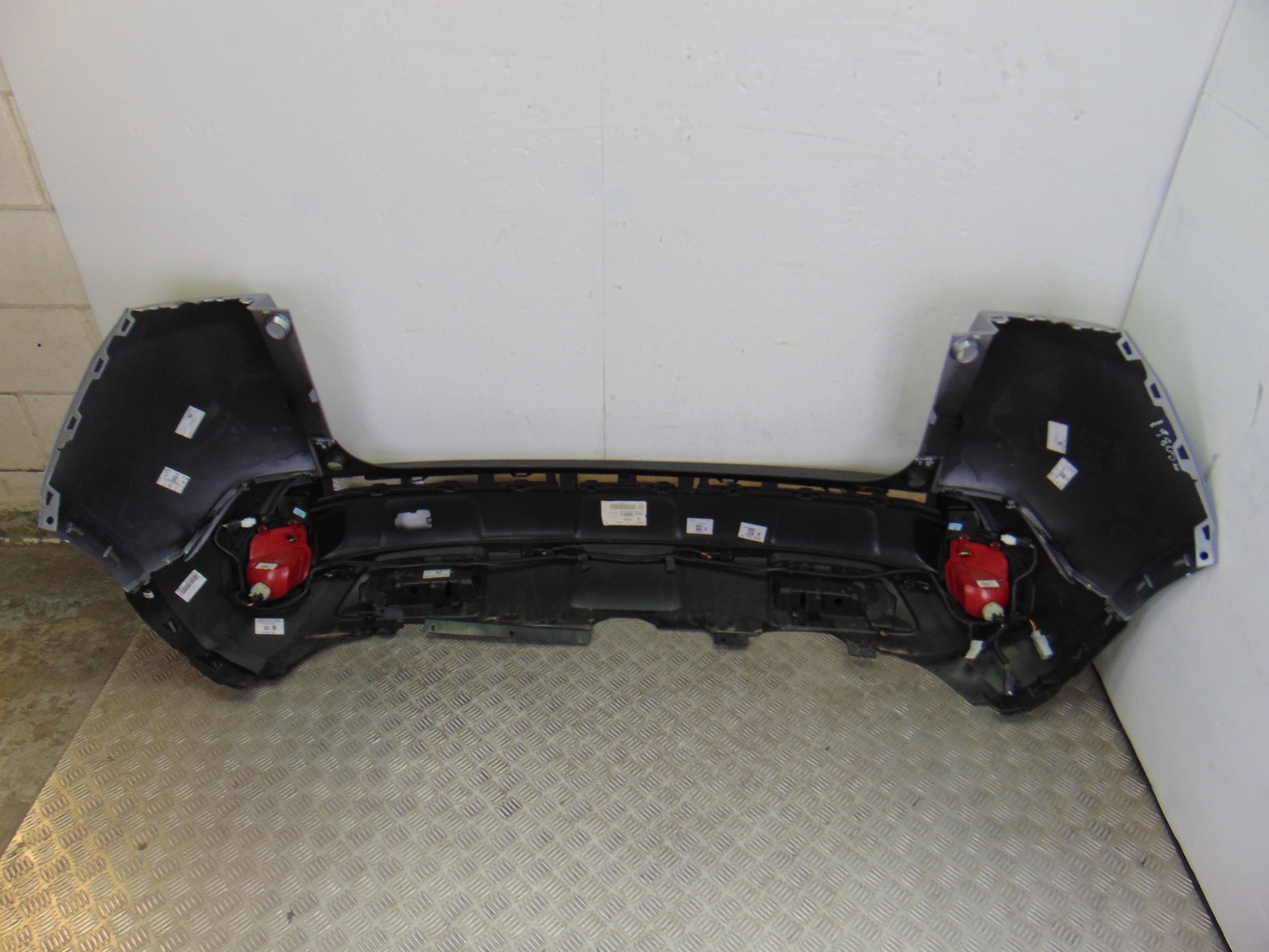 Paragolpes trasero nuevo 4