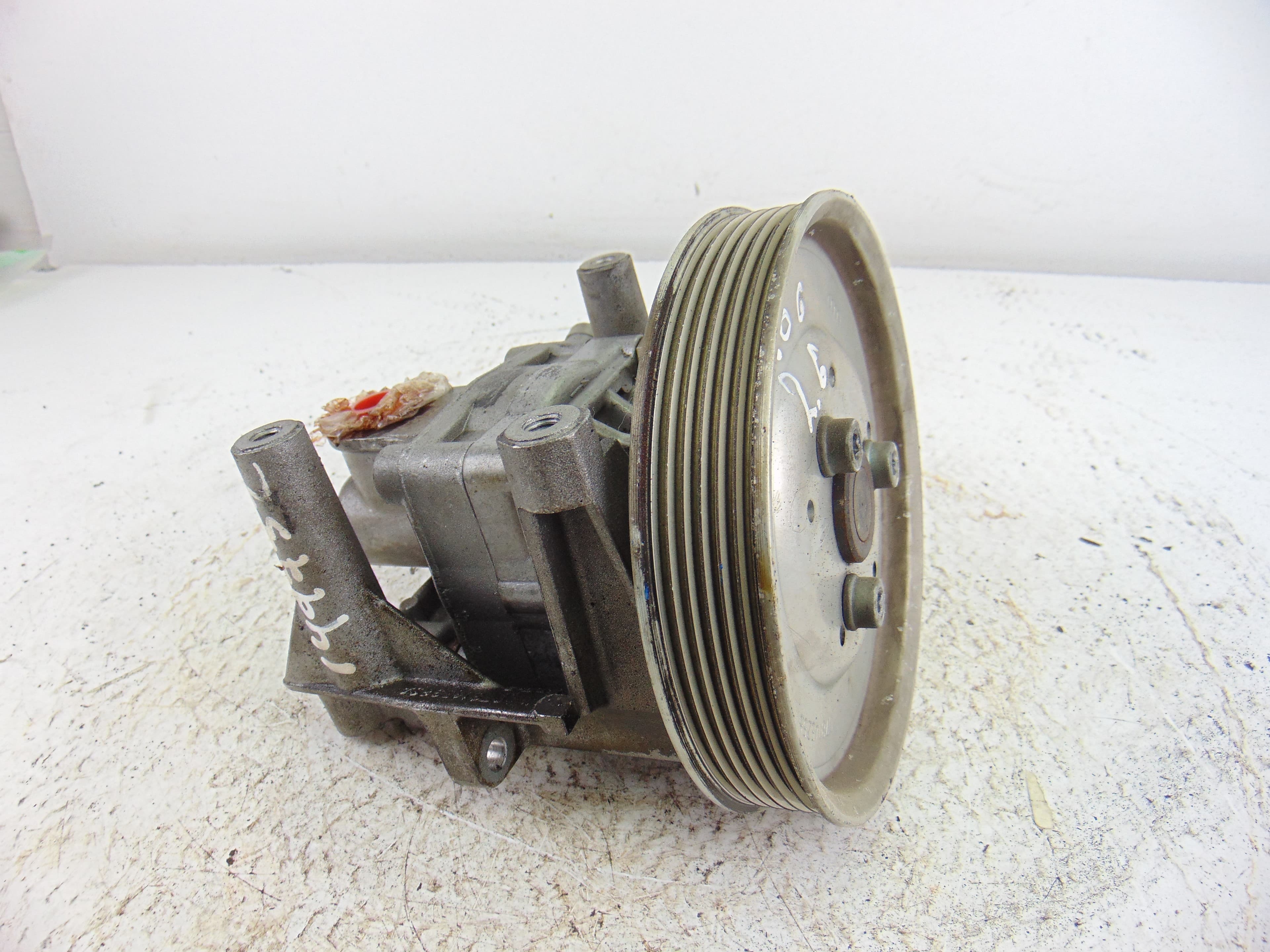 Bomba direccion, Audi A6 Berlina (C4) 2.6 1996, 048145155F usado 4