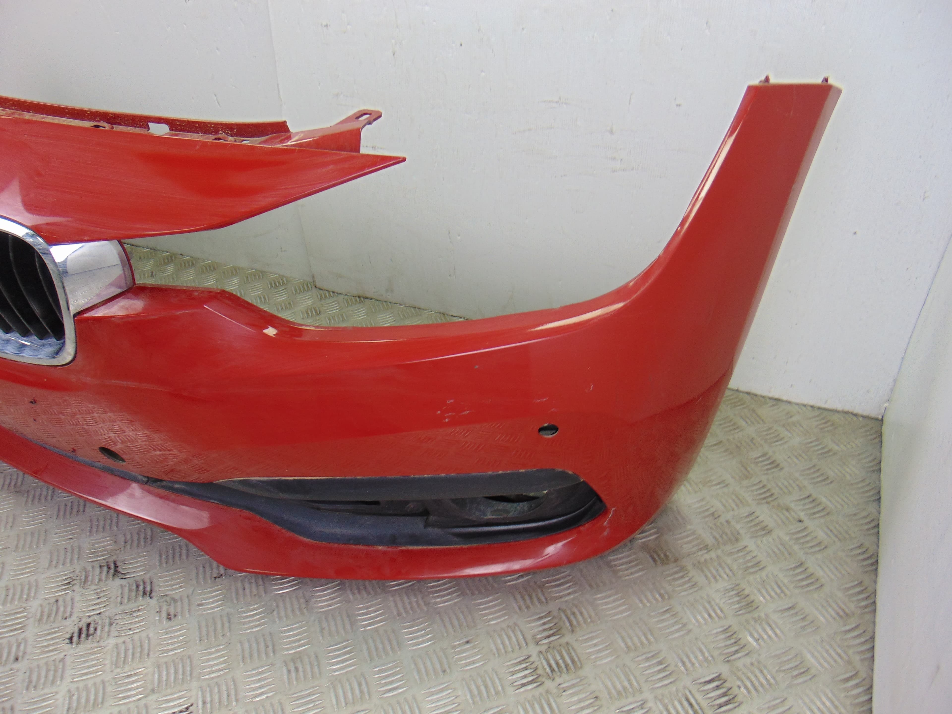 Paragolpes delantero usado 4