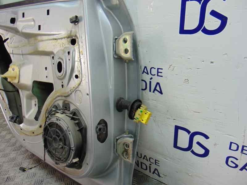Puerta trasera izquierda, Citroen C4 Berlina Collection 2006 usado 4
