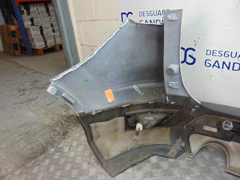 Paragolpes trasero usado 4