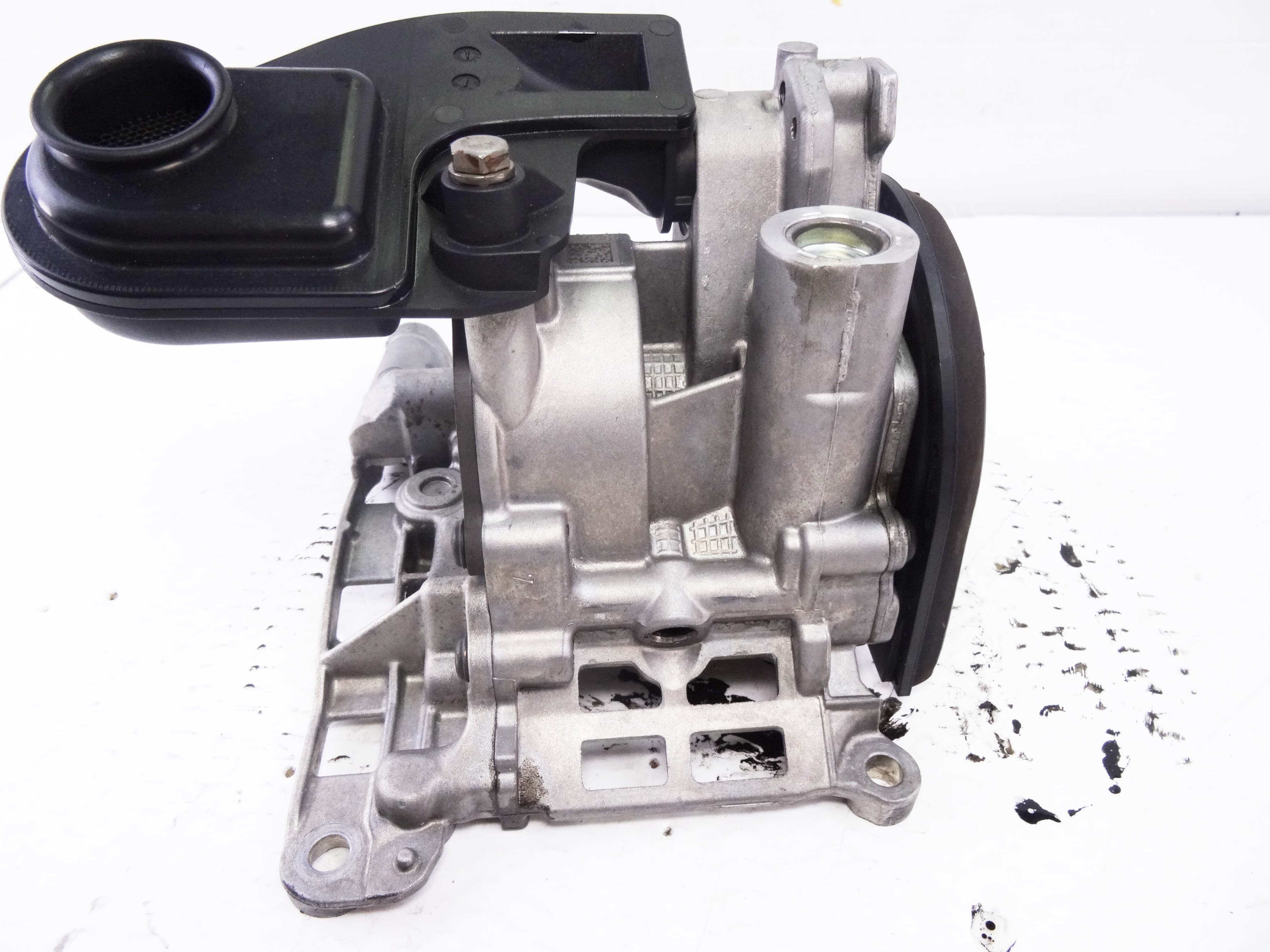 Bomba aceite, BMW Serie 7 (F01/F02) 740d xDrive 2011, 7823009 usado 4