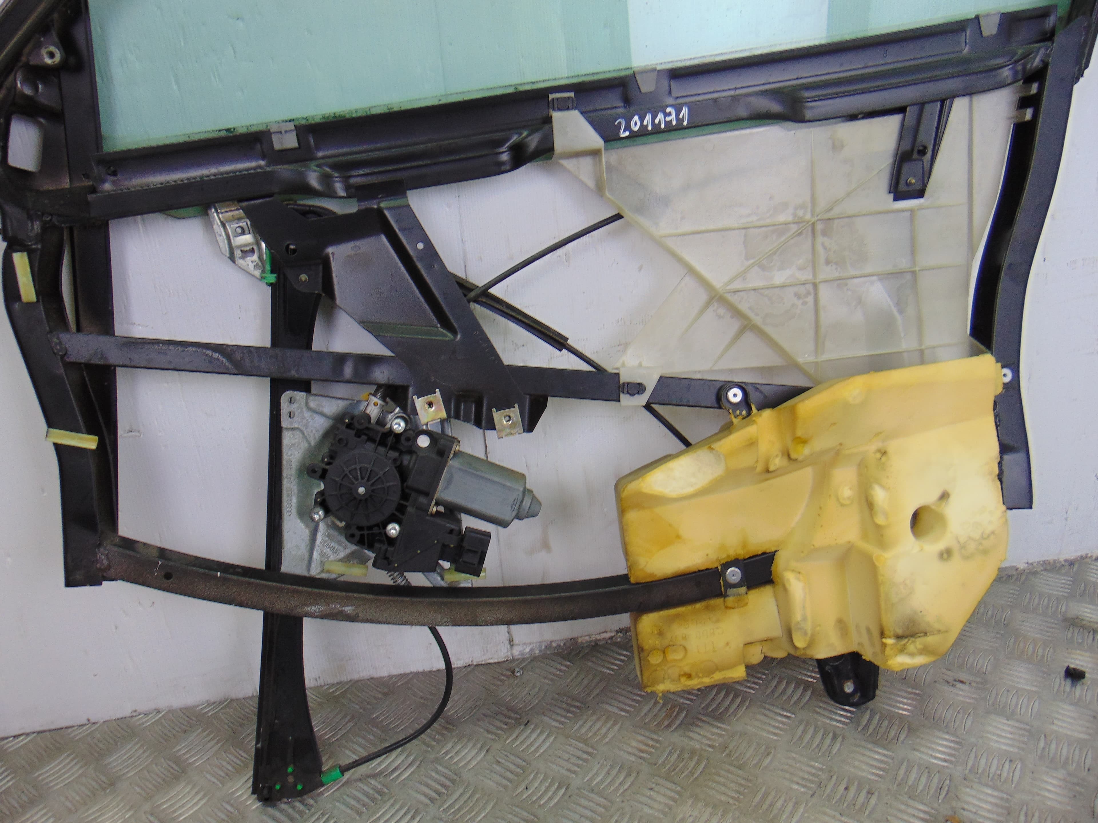 Elevalunas delantero derecho, Audi A4 Berlina (B5) 1.9 TDI 1999 usado 5