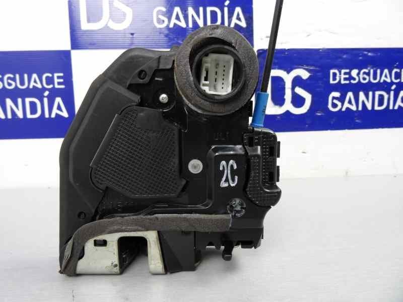 Cerradura puerta trasera izquierda, Toyota Auris (E15) Sol 2007 usado 5