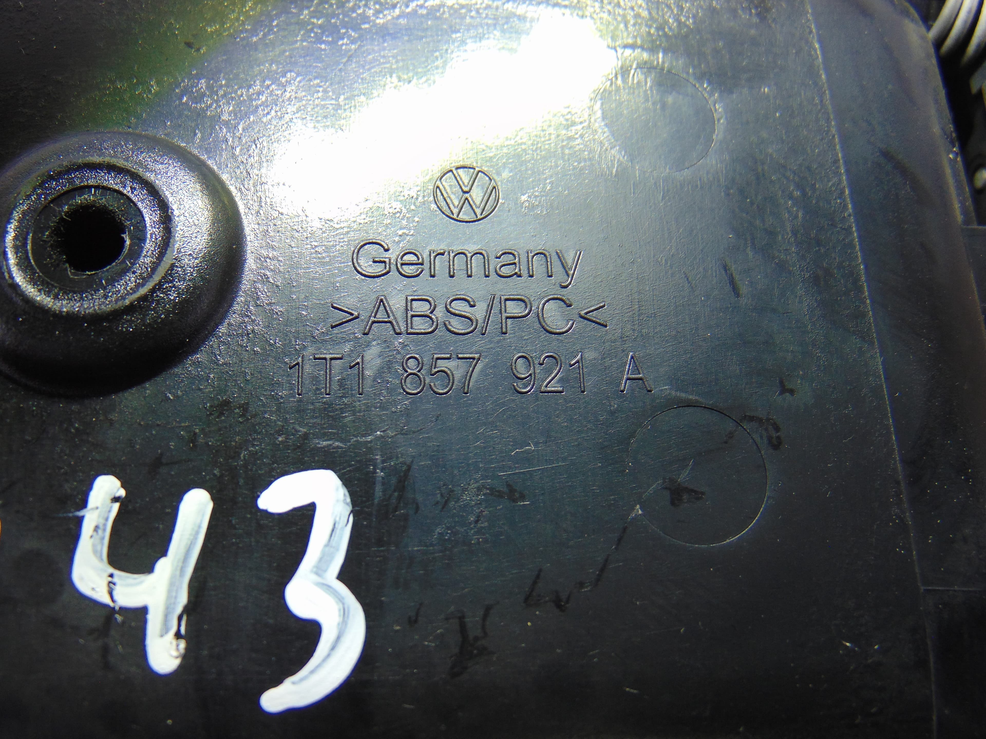 Guantera, Volkswagen Touran (1T1) Trendline 2004, 1T1857291B usado 5
