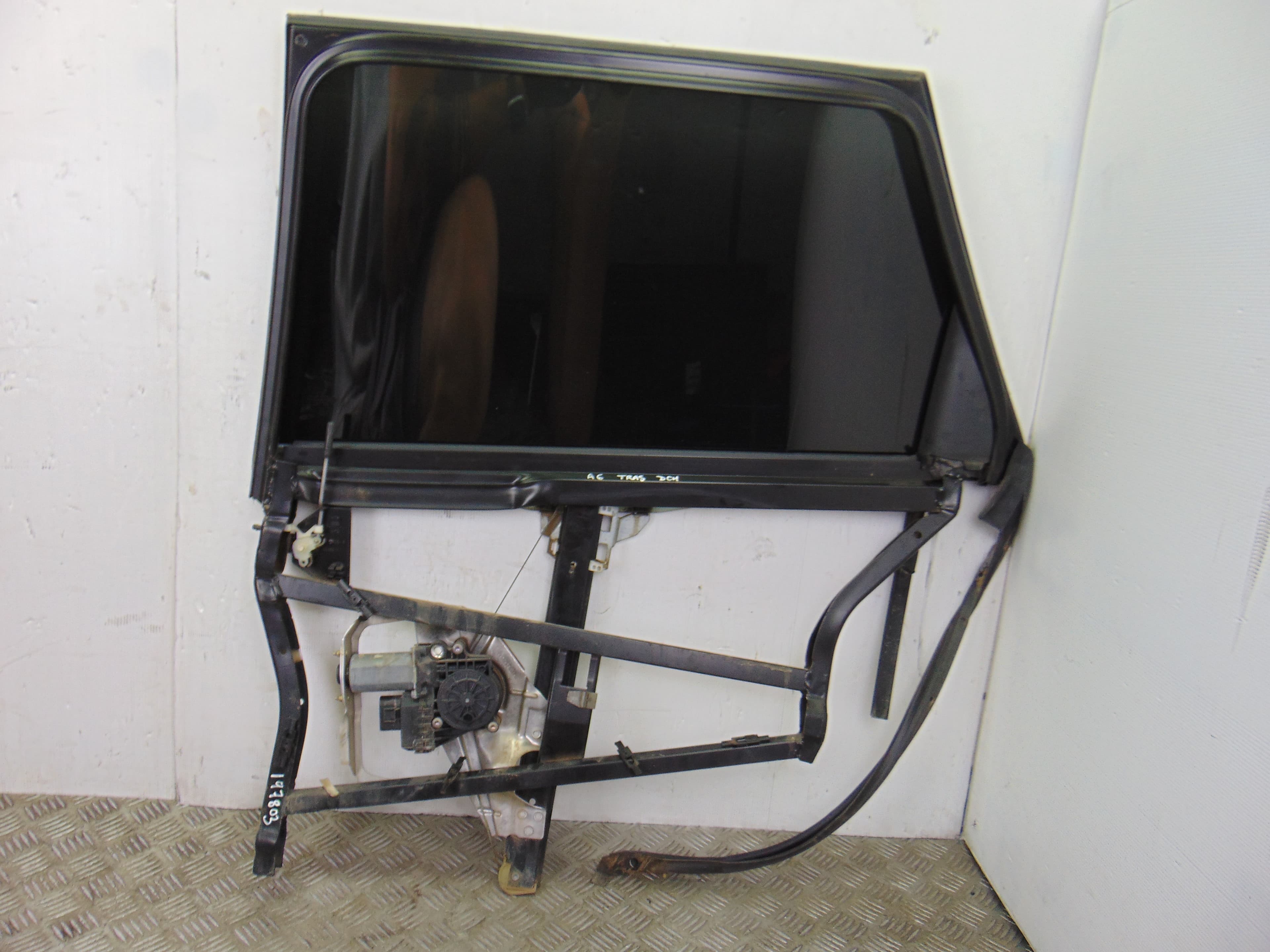 Elevalunas trasero derecho, Audi A6 Avant (4B5) 3.0 2002 usado 5