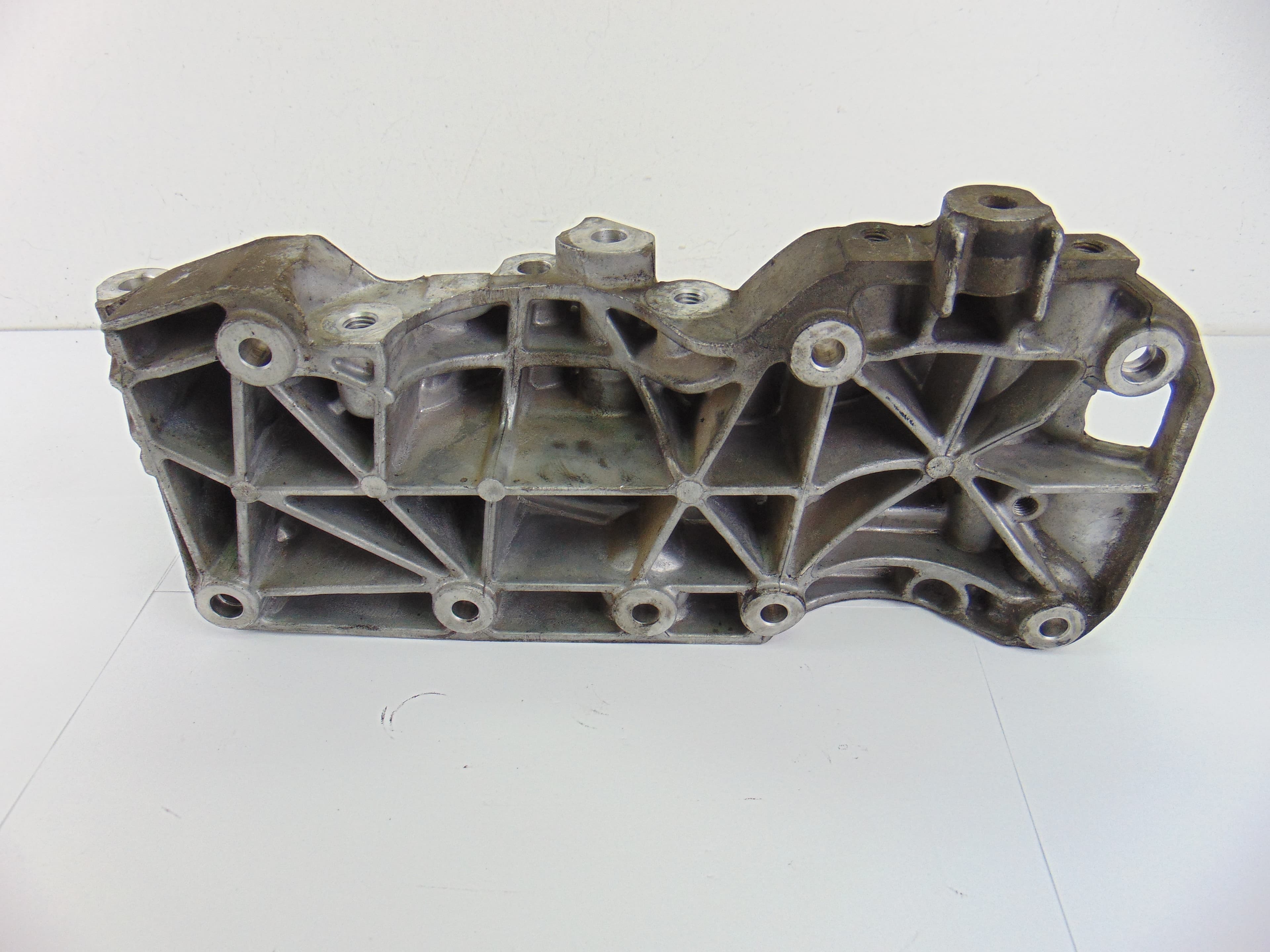 Soporte alternador, 8506363 usado 5