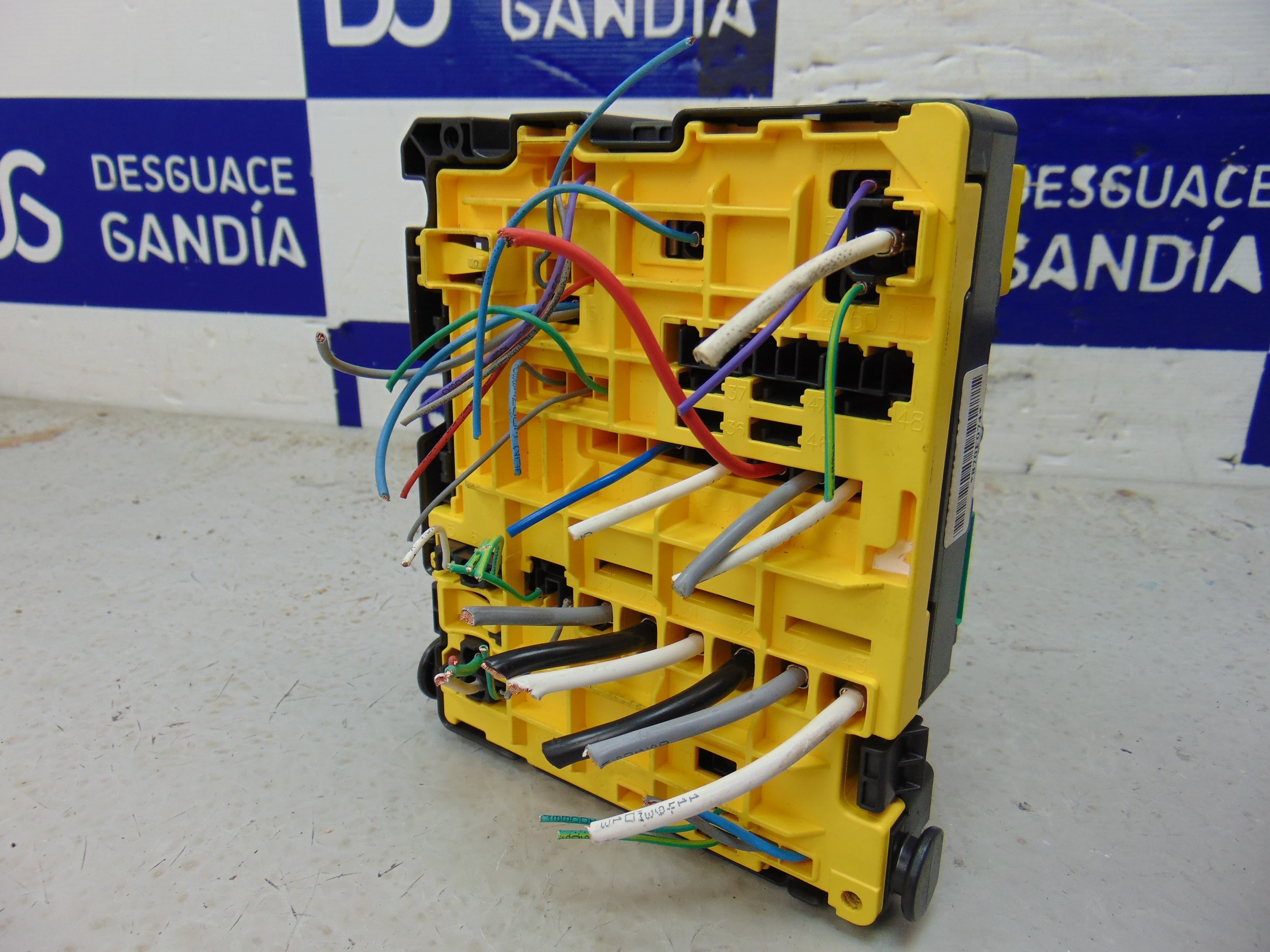 Caja reles / fusibles, Citroen C4 Cactus Feel 2014, 9804848480 usado 5