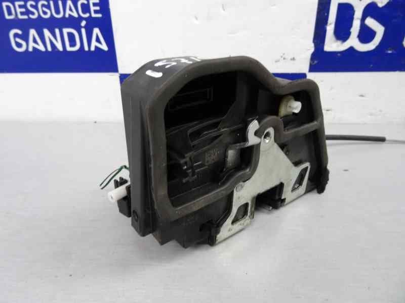 Cerradura puerta trasera derecha usado 5