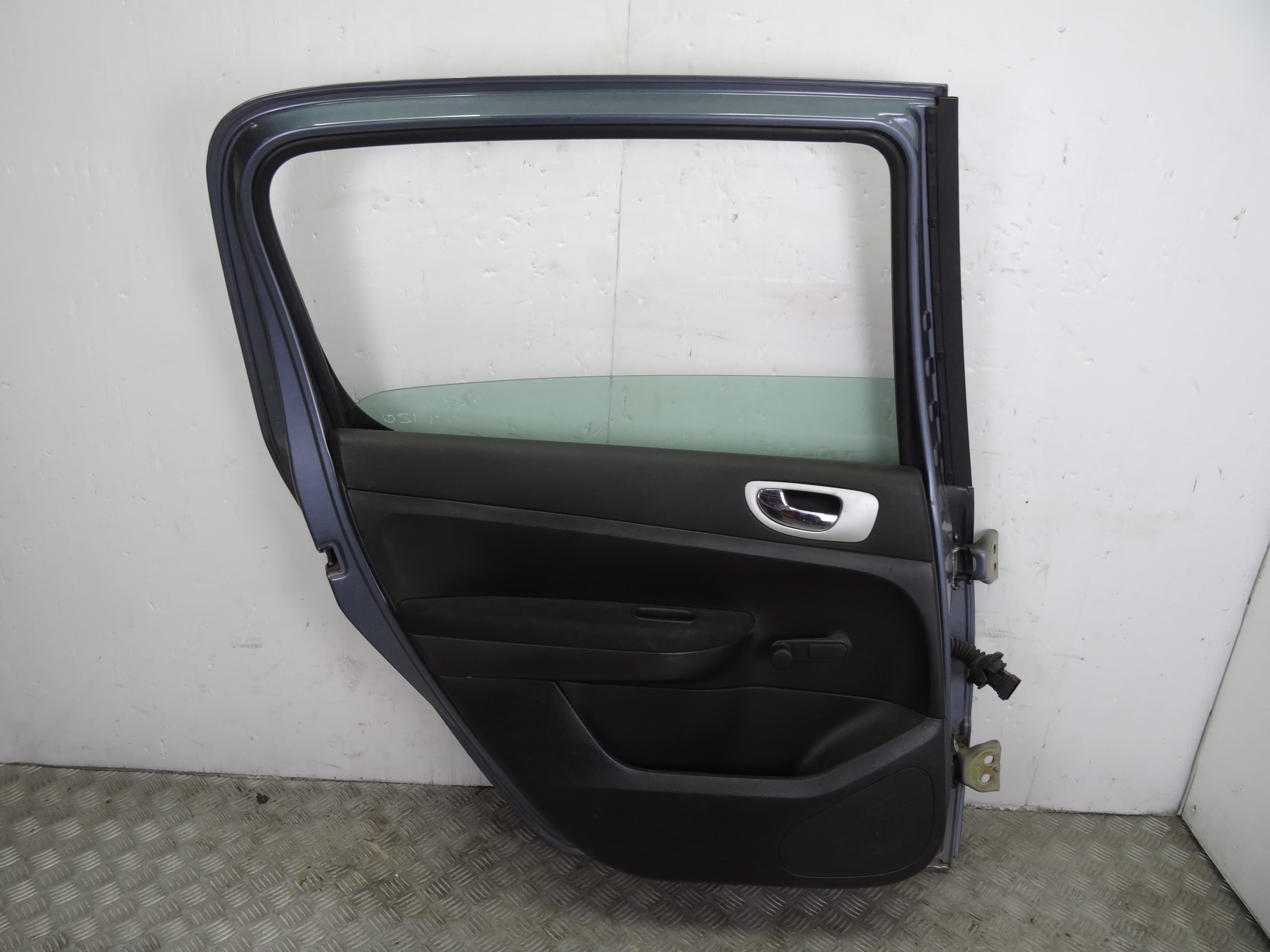 Puerta trasera izquierda, Peugeot 307 Berlina (S2) X-Line 2006 usado 5