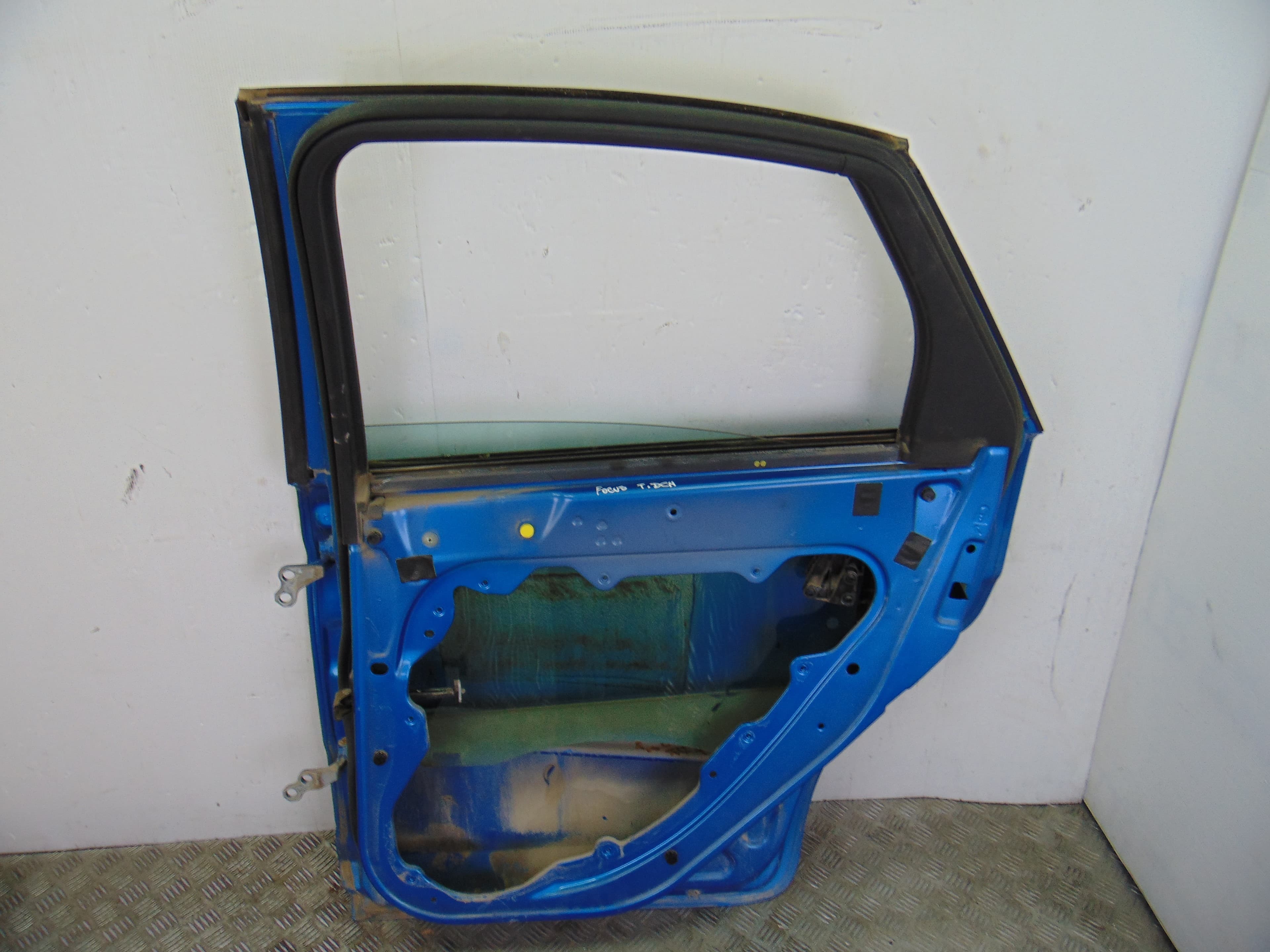 Puerta trasera derecha, Ford Focus Berlina (Cap) Trend 2005 usado 5