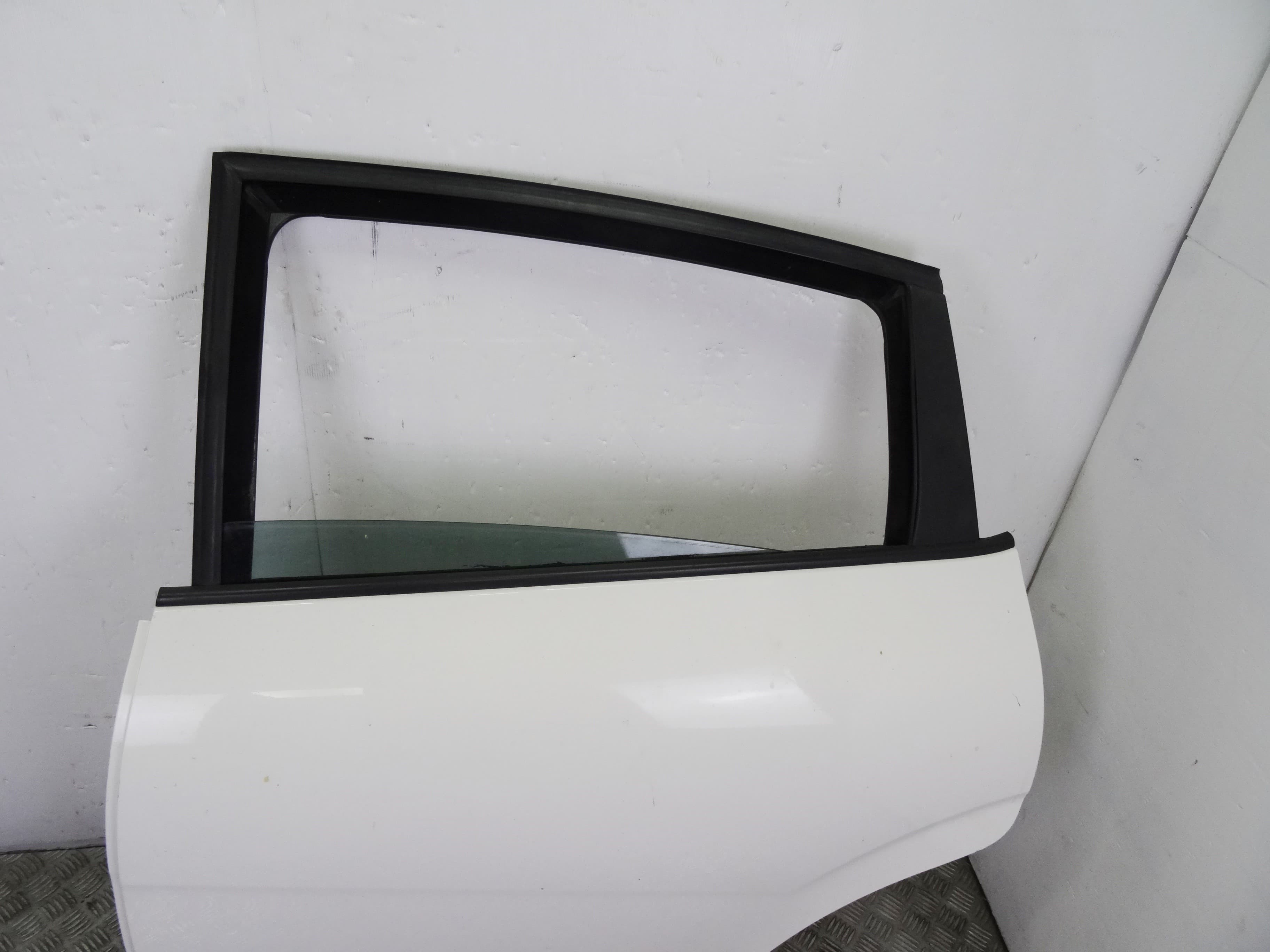 Puerta trasera izquierda, Seat Leon (1P1) Comfort Limited 2007 usado 5