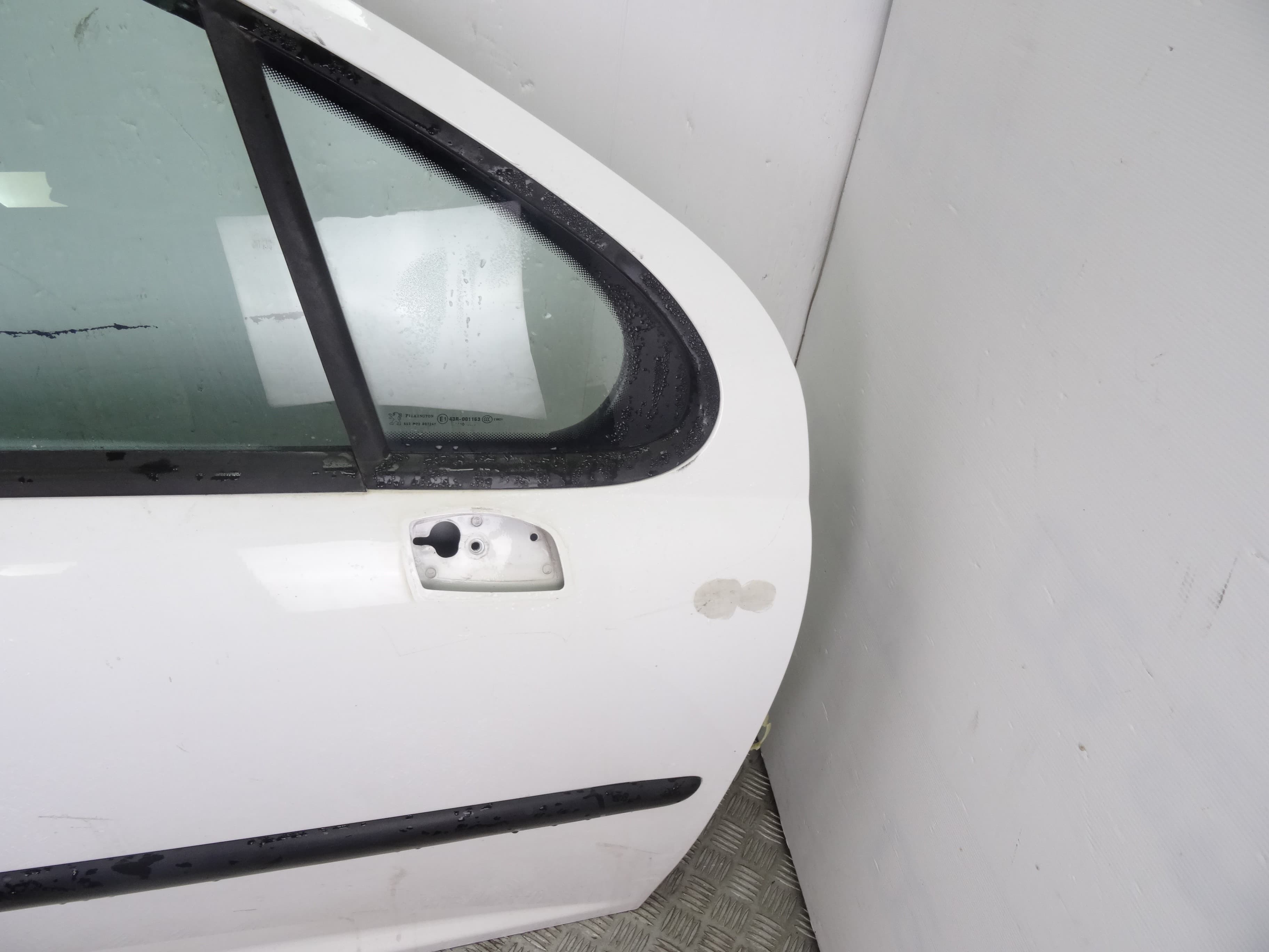 Puerta delantera derecha, Peugeot 207 * 2011 usado 5