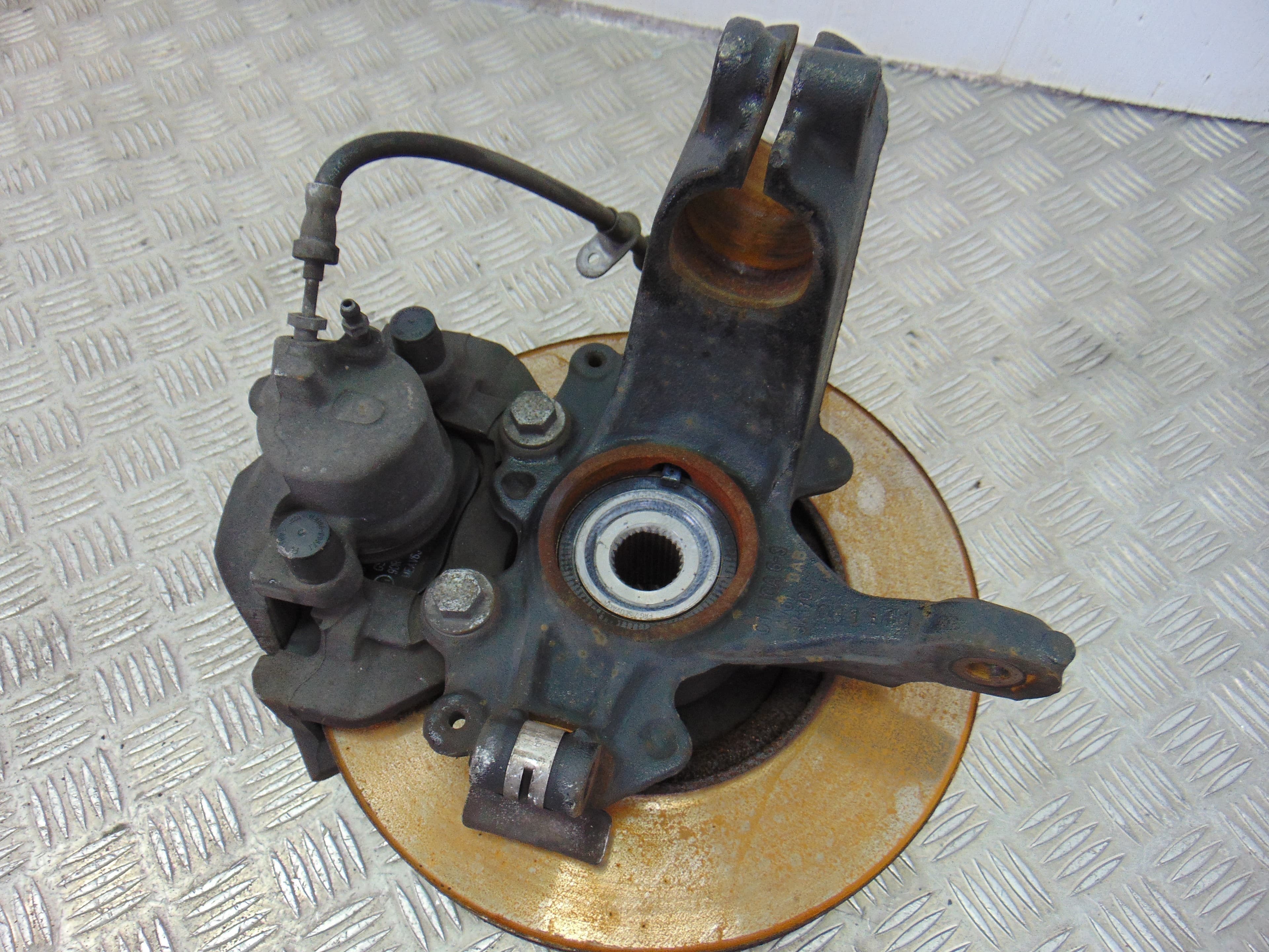 Mangueta delantera derecha, Ford Focus Berlina (CB8) Trend 2011 usado 5