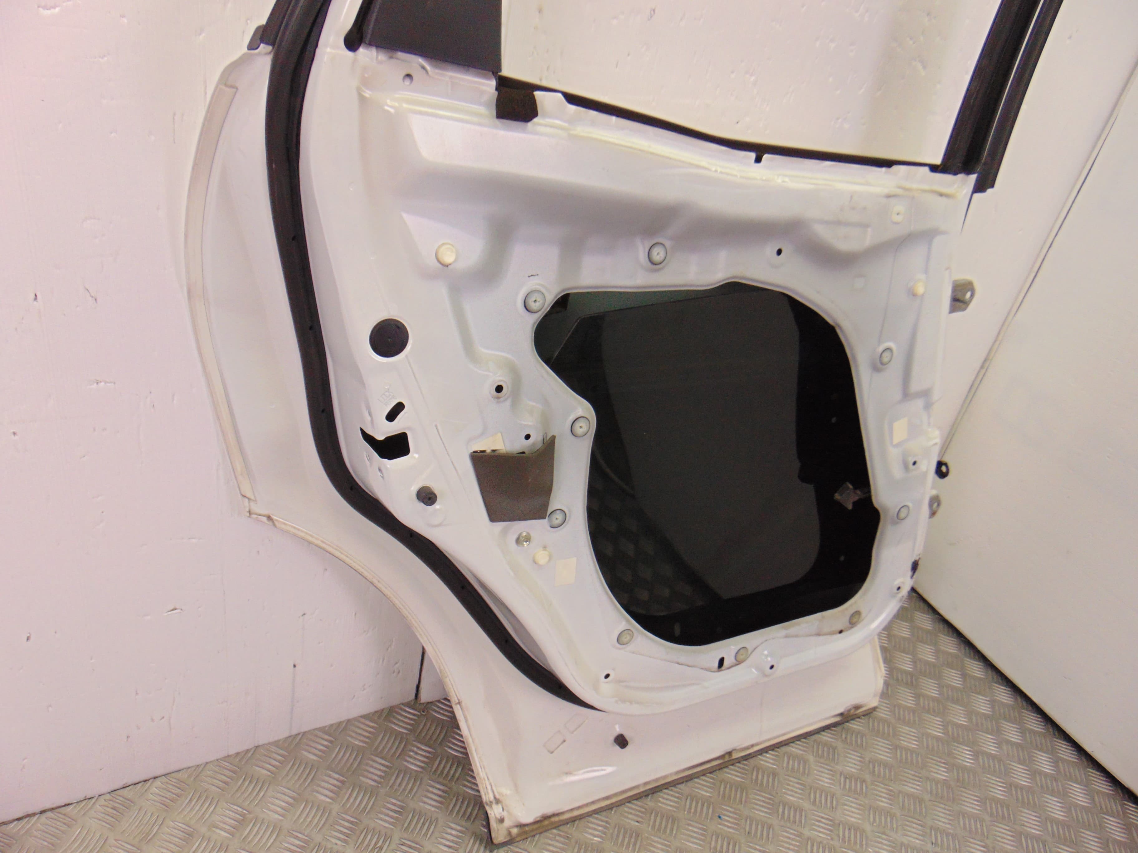 Puerta trasera izquierda, Mazda Cx-7 Er Active 2011 usado 5