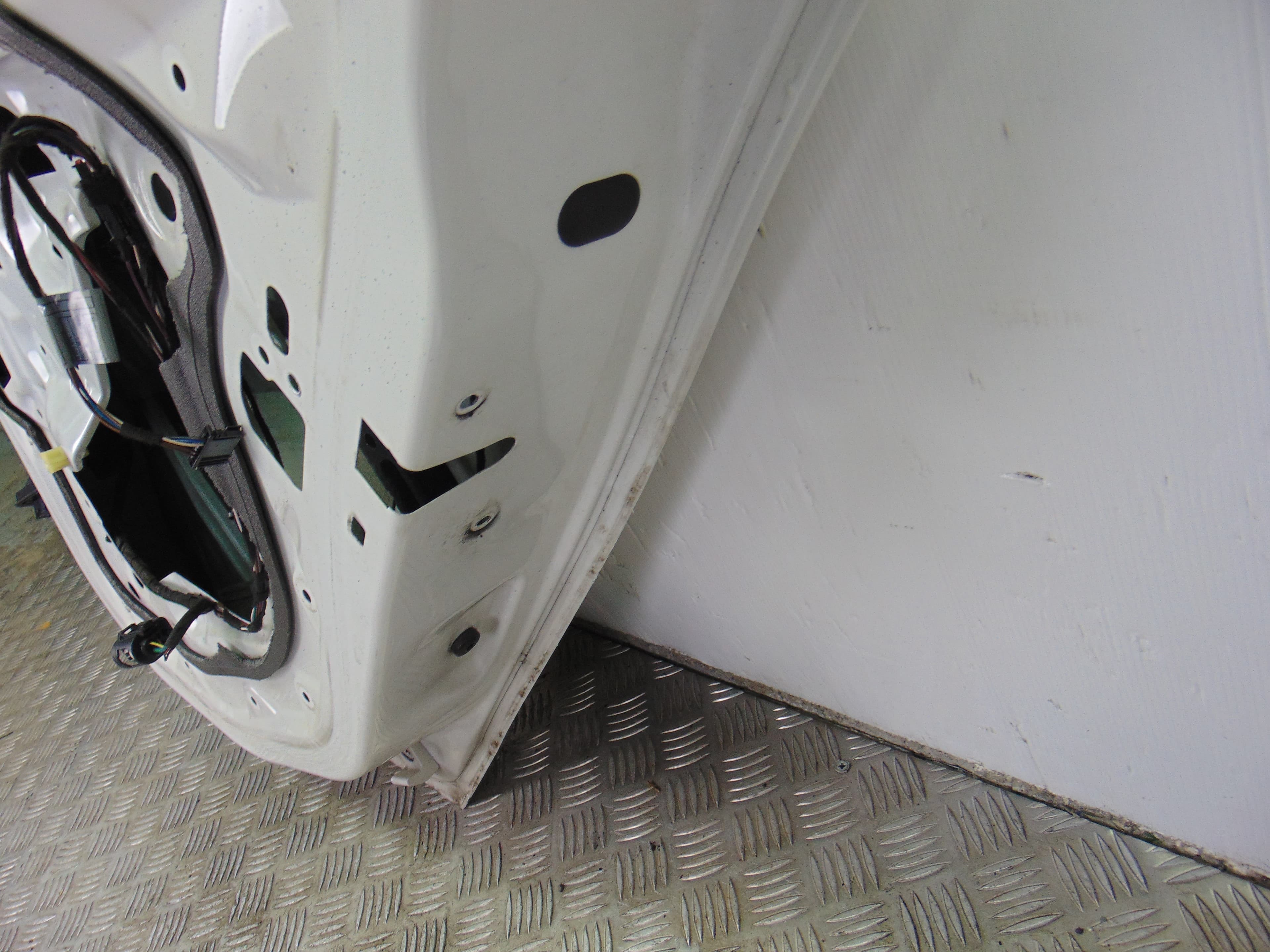 Puerta trasera derecha, BMW Serie 1 Berlina (E81/E87) 118d 2007 usado 5