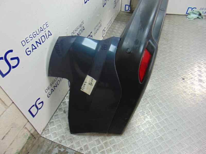 Paragolpes trasero usado 5