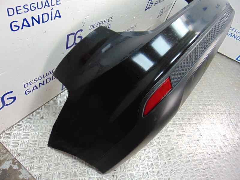 Paragolpes trasero usado 5