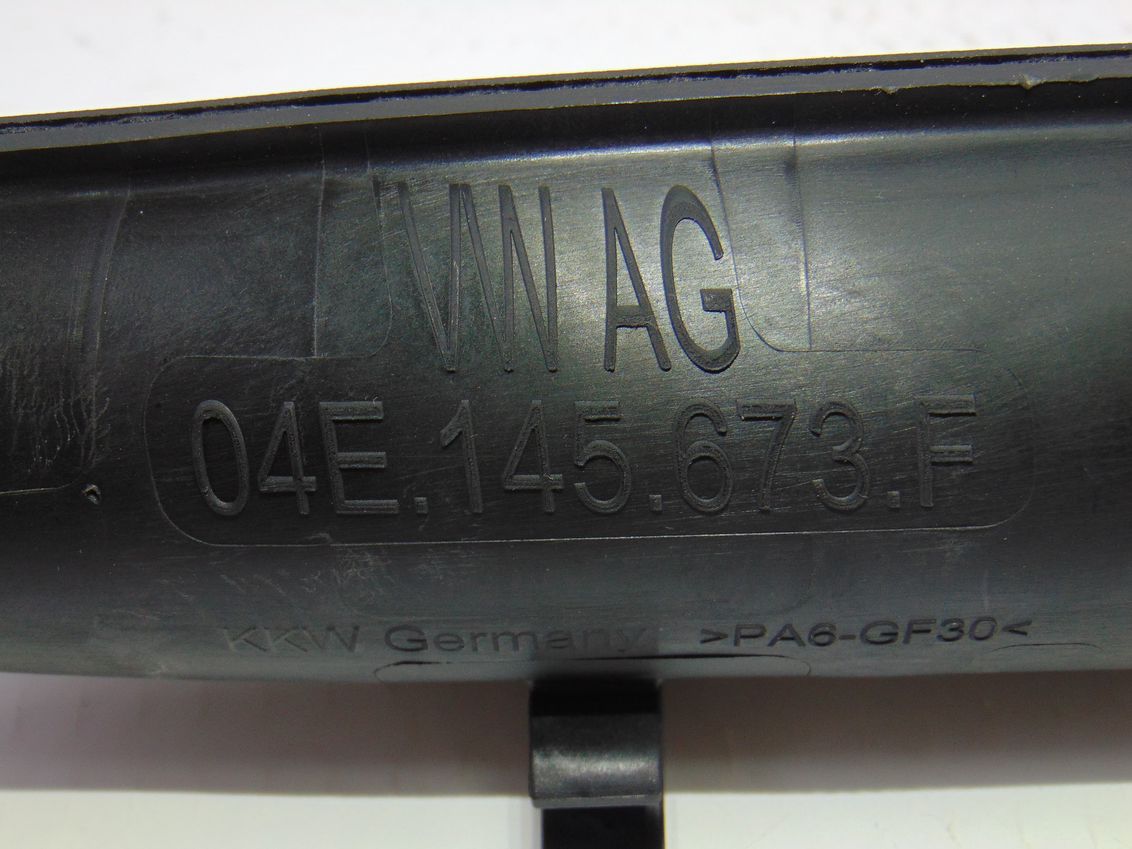Tubo, 04E145673F usado 5