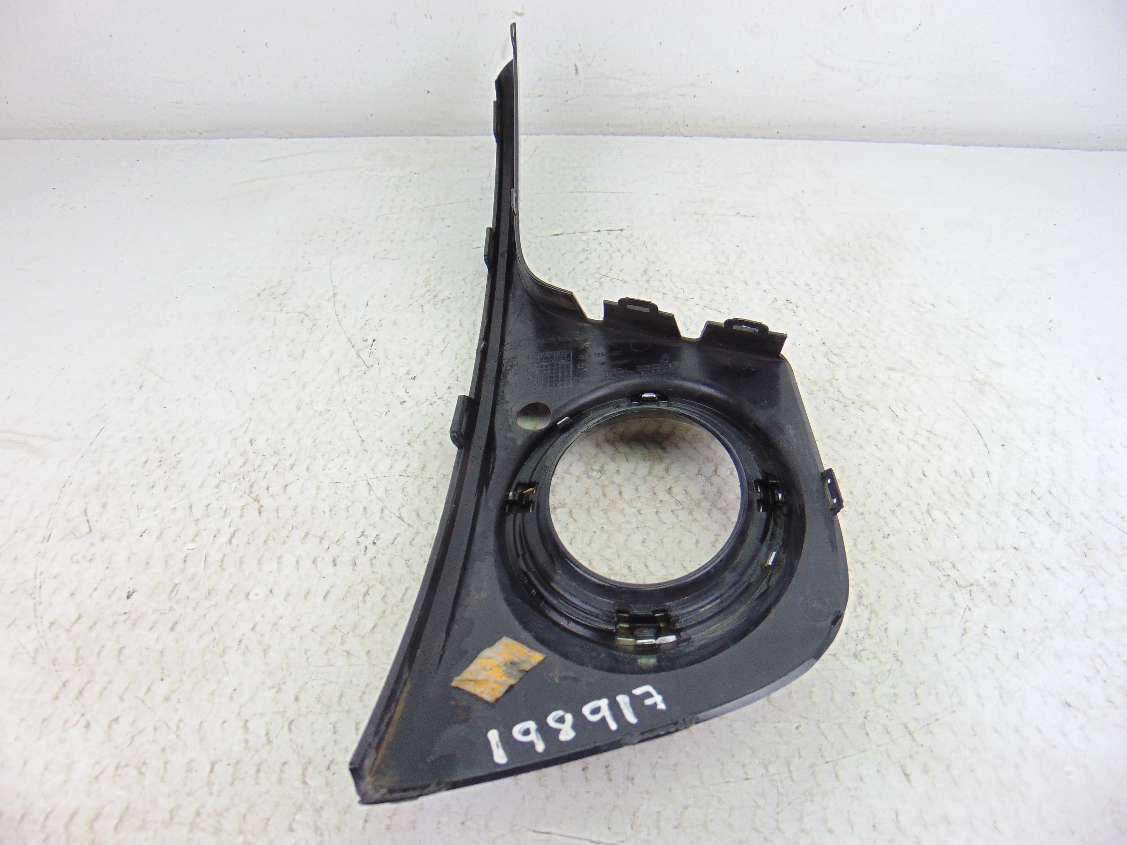 Rejilla paragolpes izquierda, 8R0807490 usado 5
