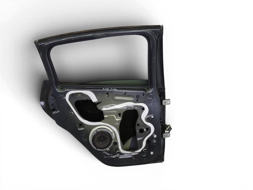 Puerta trasera izquierda, Peugeot 208 Style 2016 usado 5