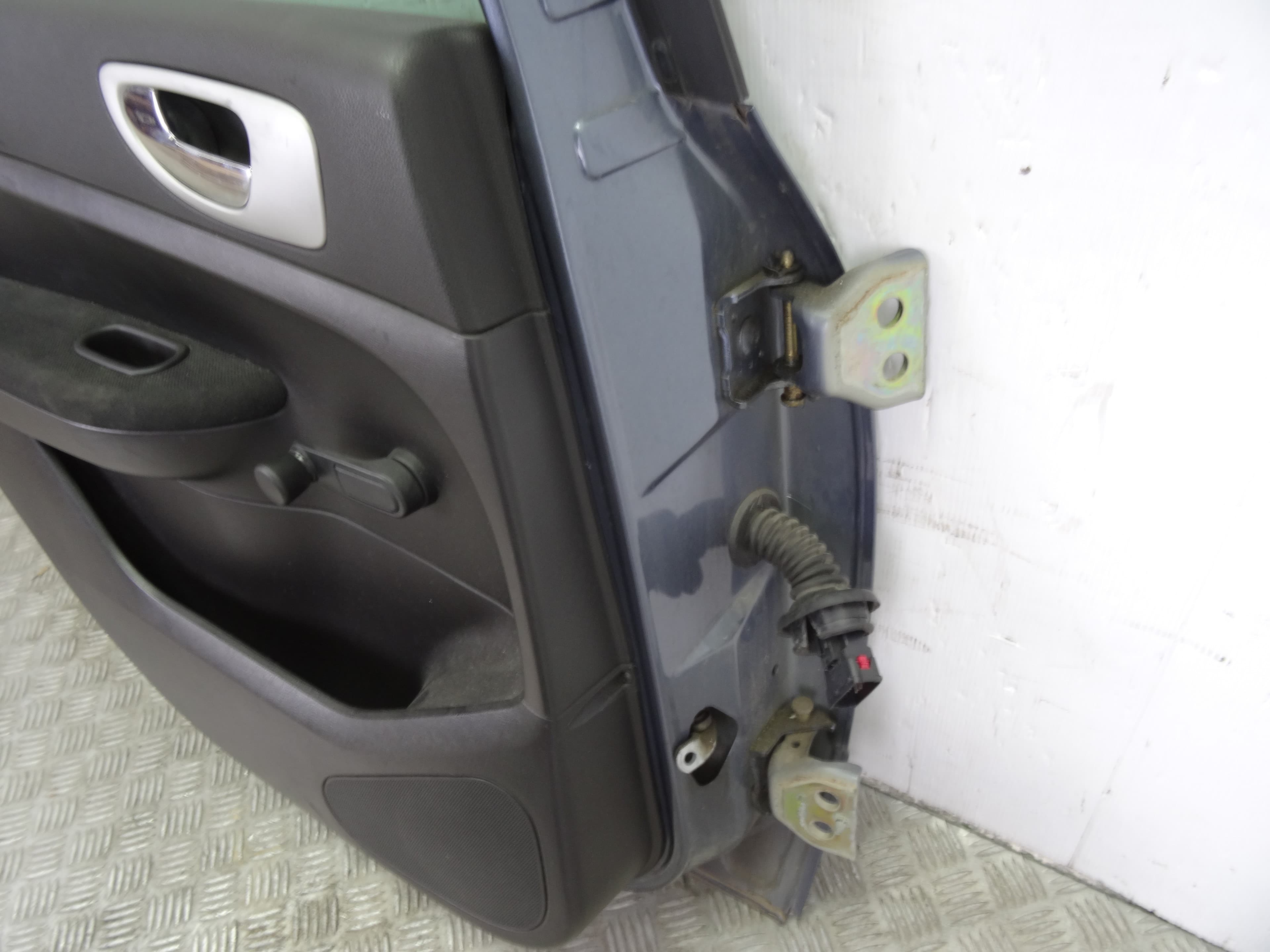 Puerta trasera izquierda, Peugeot 307 Berlina (S2) X-Line 2006 usado 6