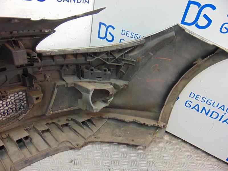 Paragolpes delantero usado 6