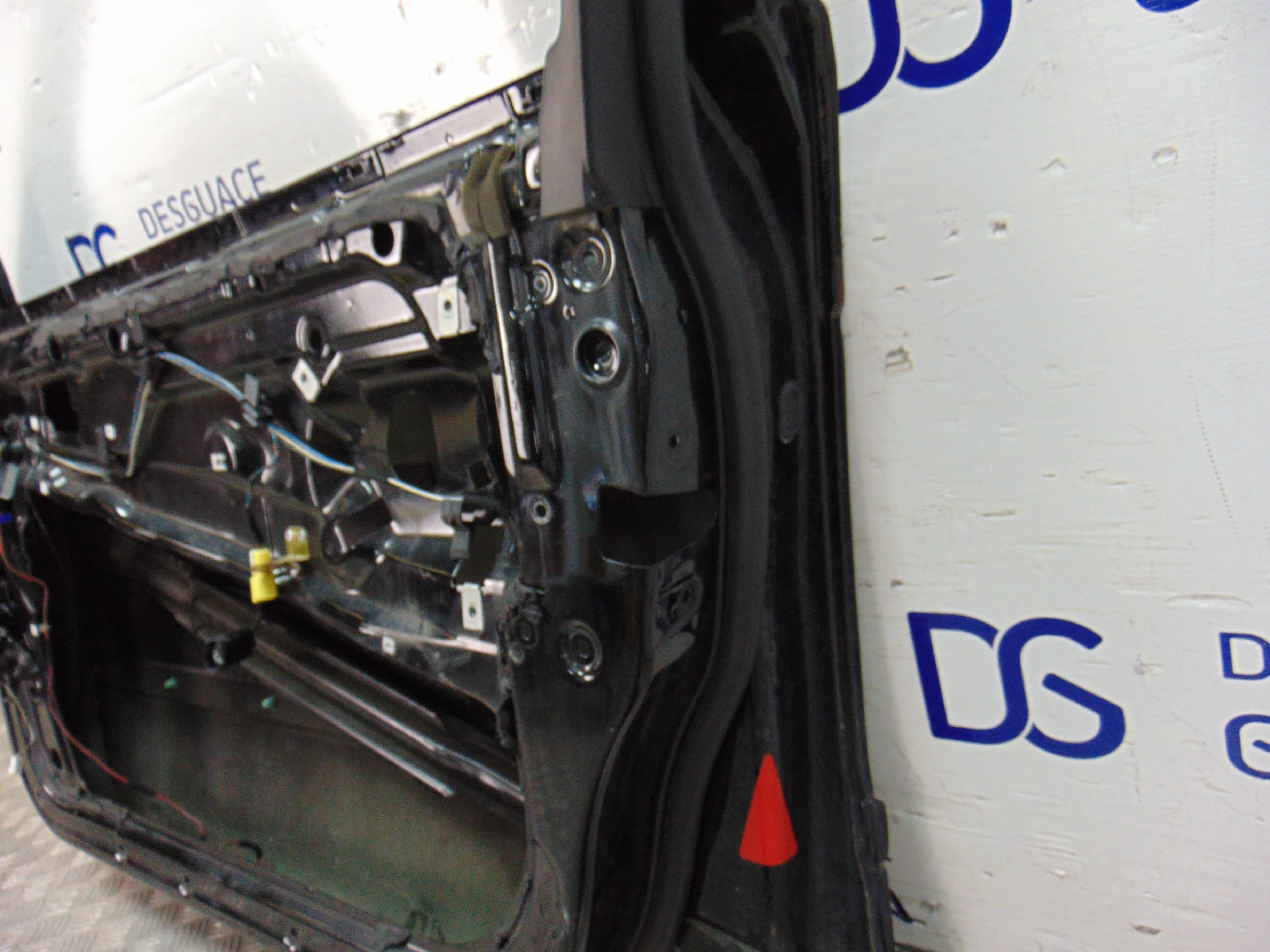 Puerta delantera derecha, BMW Serie 5 Touring (E39) 530d 2003 usado 6