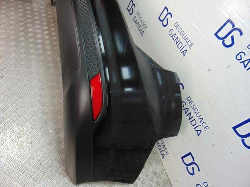 Paragolpes trasero usado 6