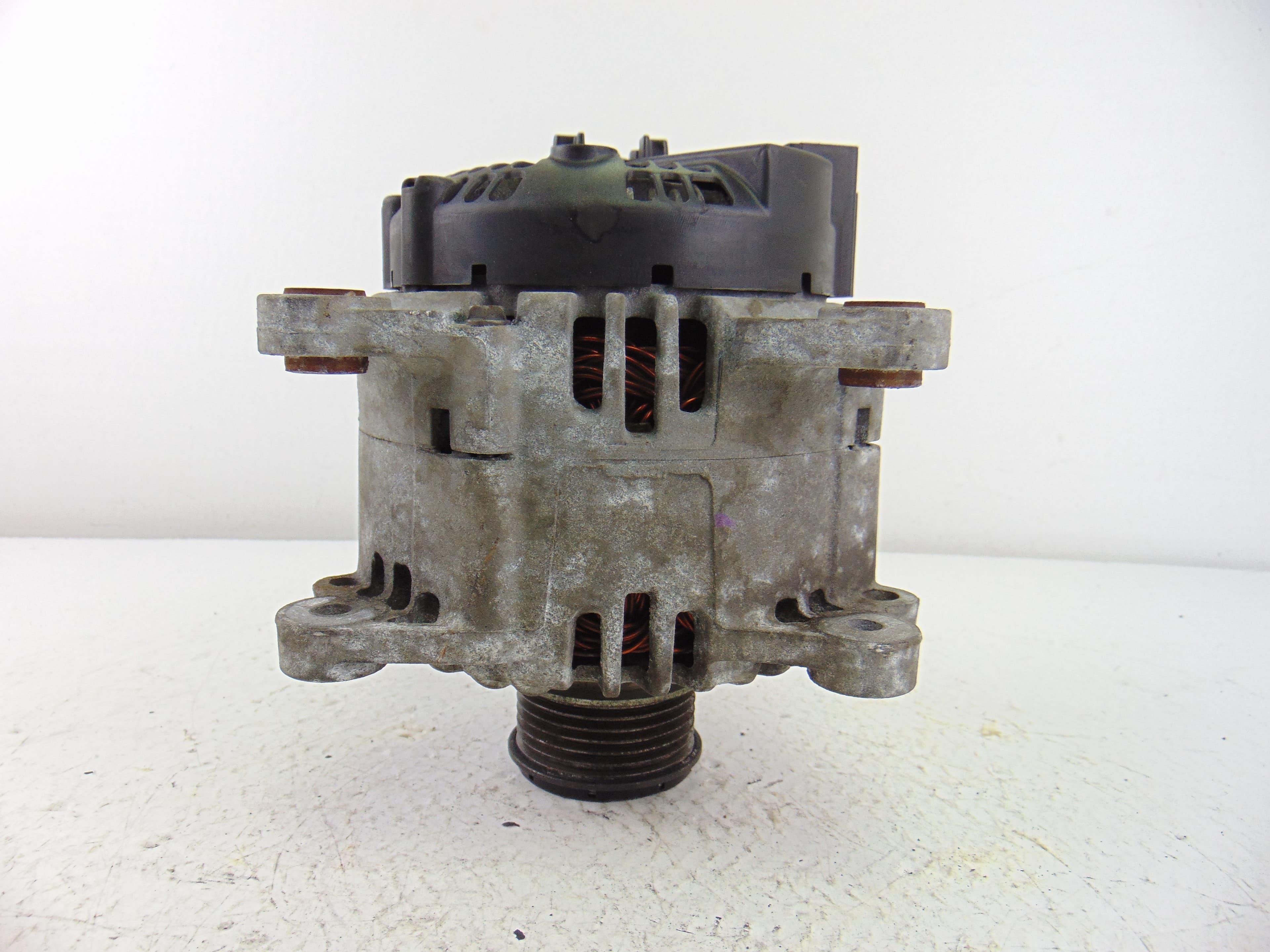 Alternador, 06F903023H usado 6