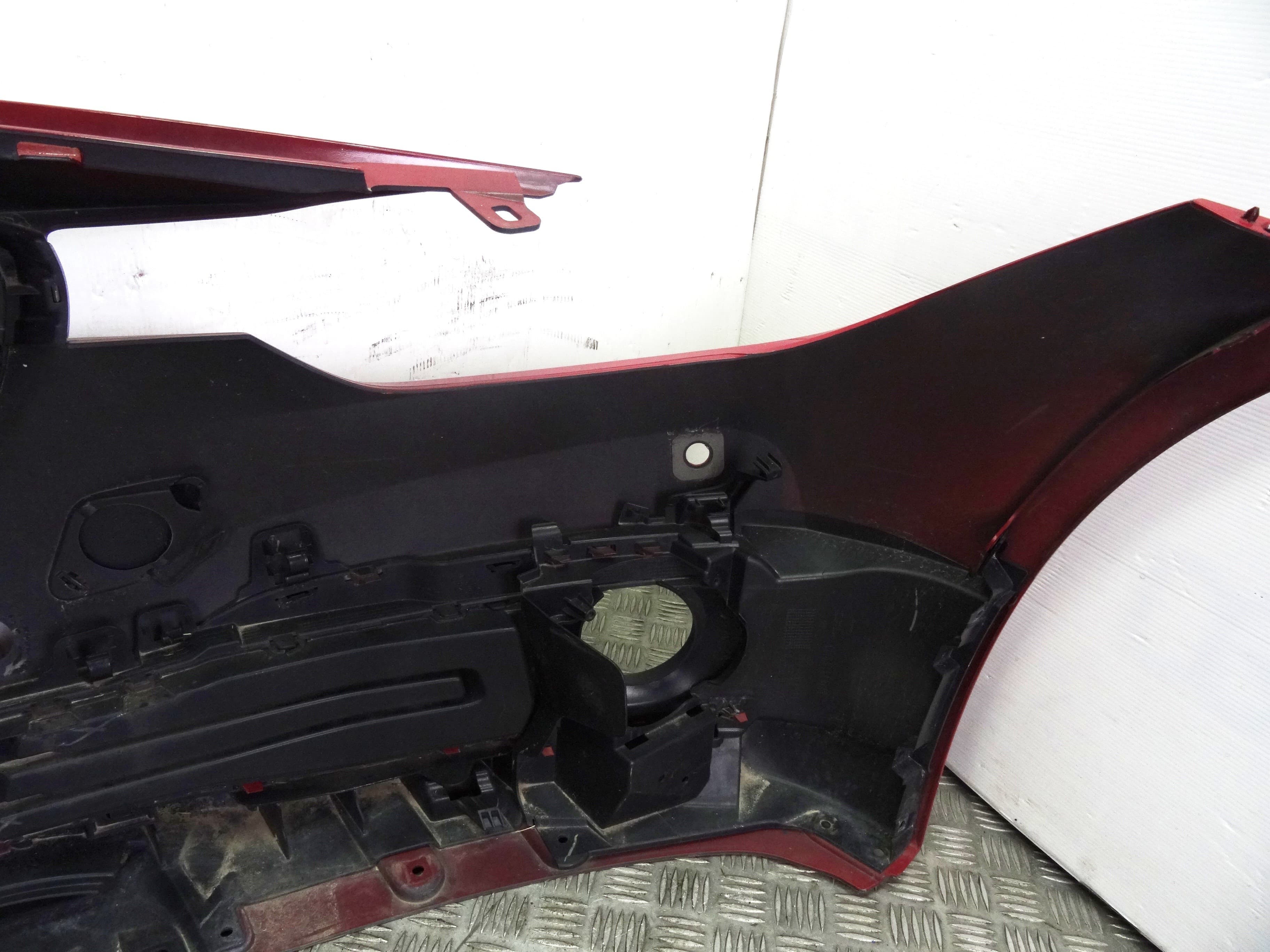 Paragolpes delantero usado 6