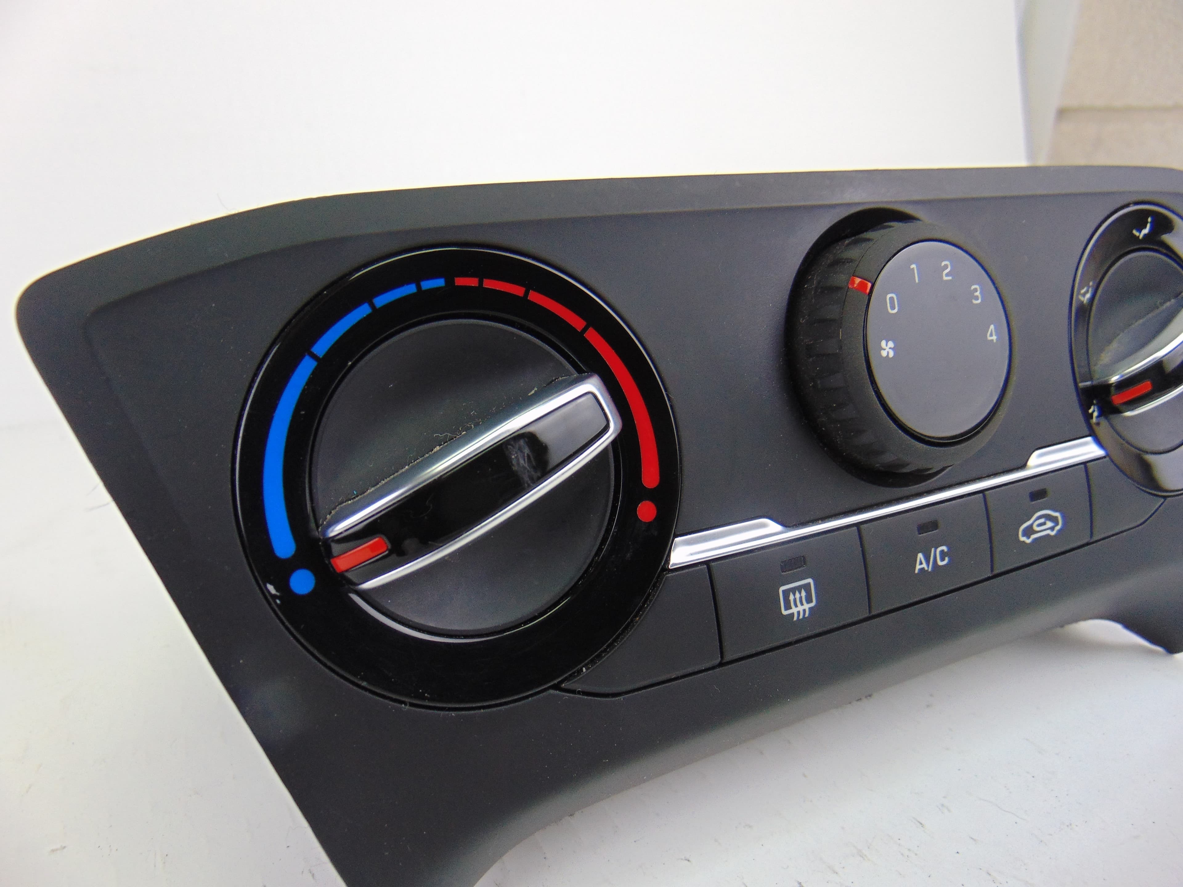 Mando climatizador, Hyundai I20 (Gb) Classic 2015, 97250-C8010 usado 7