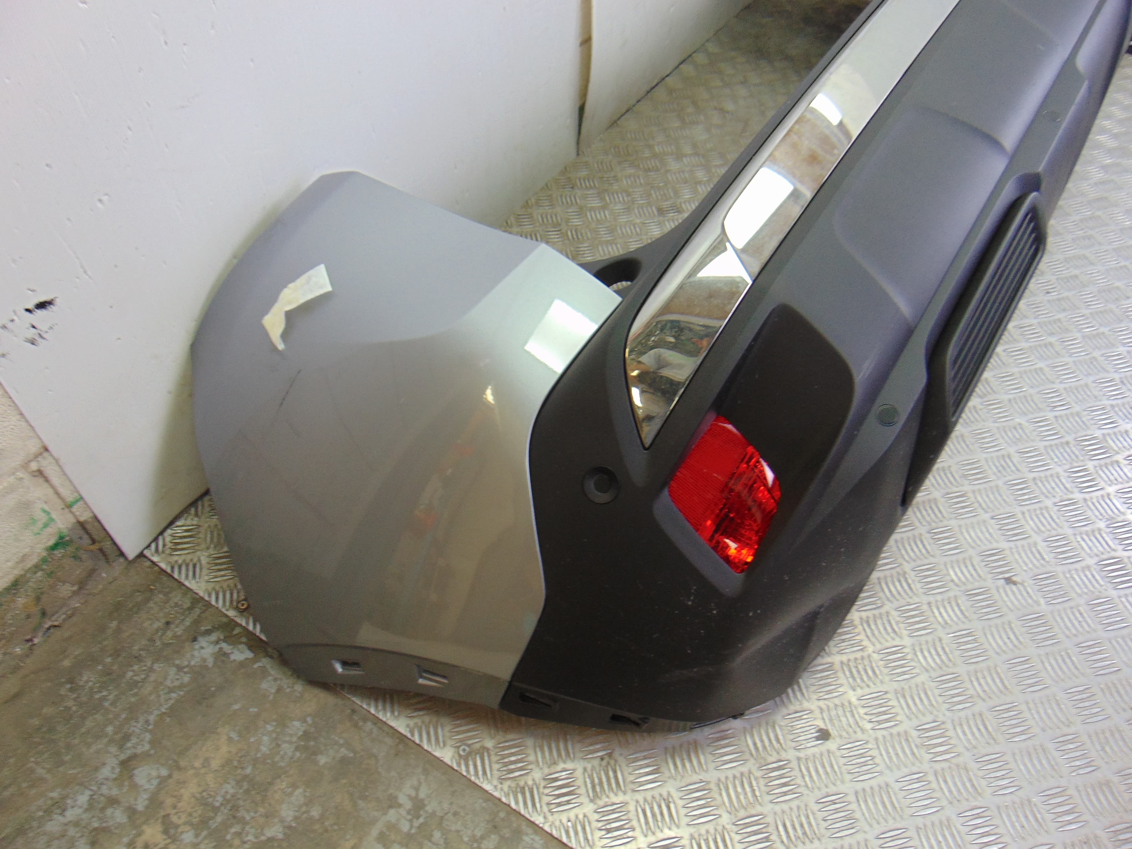 Paragolpes trasero nuevo 7